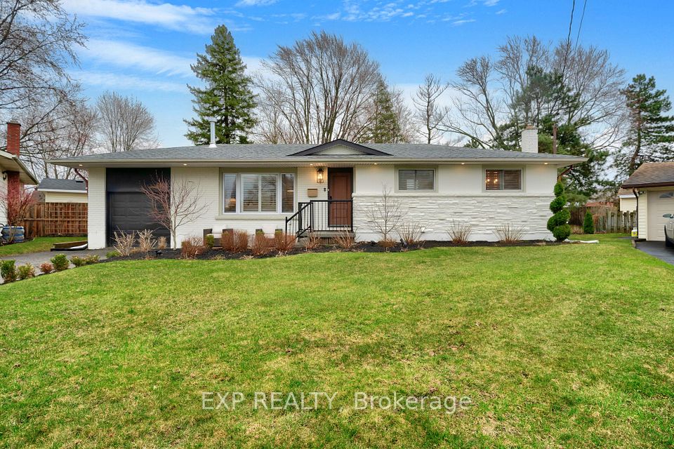 4652 Queensway