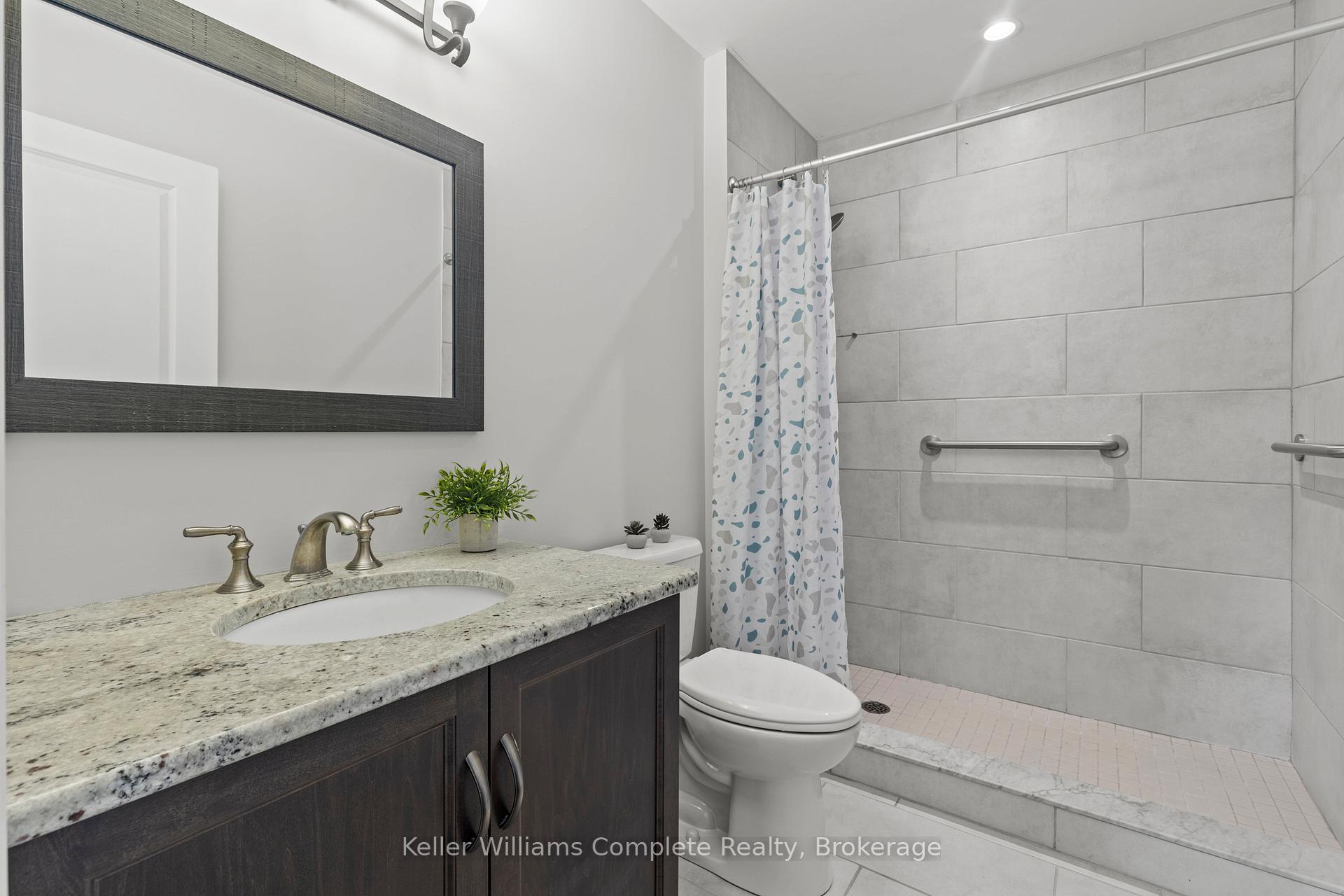 2 Bedrooms Condo at 12 Nolan,  Hamilton For sale