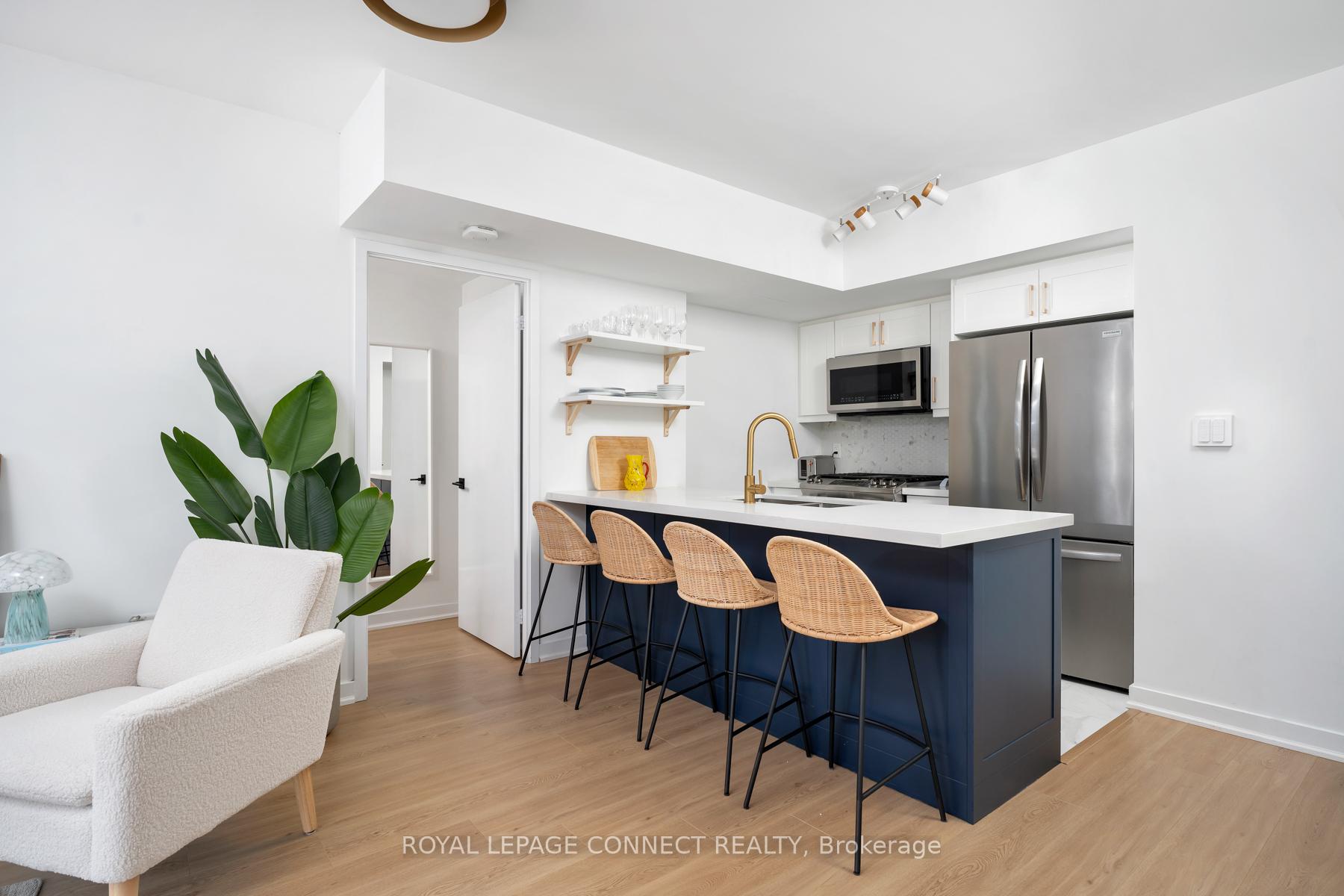 3 Bedrooms Condo at 5 Mariner, Toronto For sale