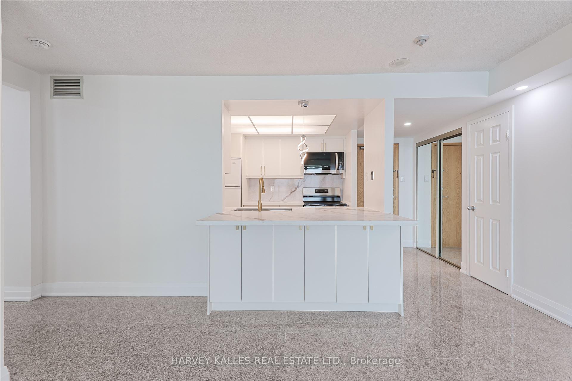 99 Harbour Square 2506