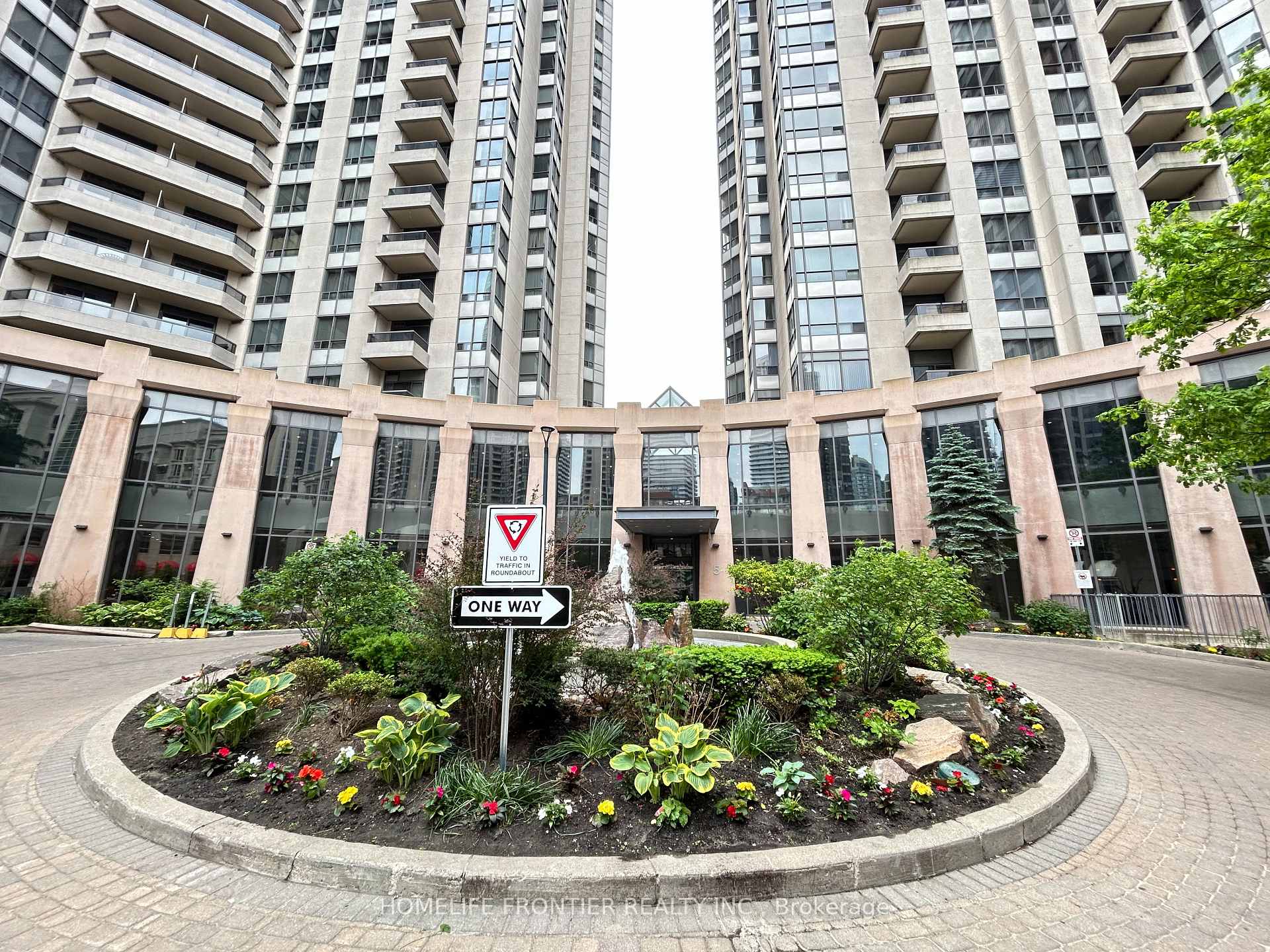 1 Bedroom Condo at 15 Northtown, Toronto For sale