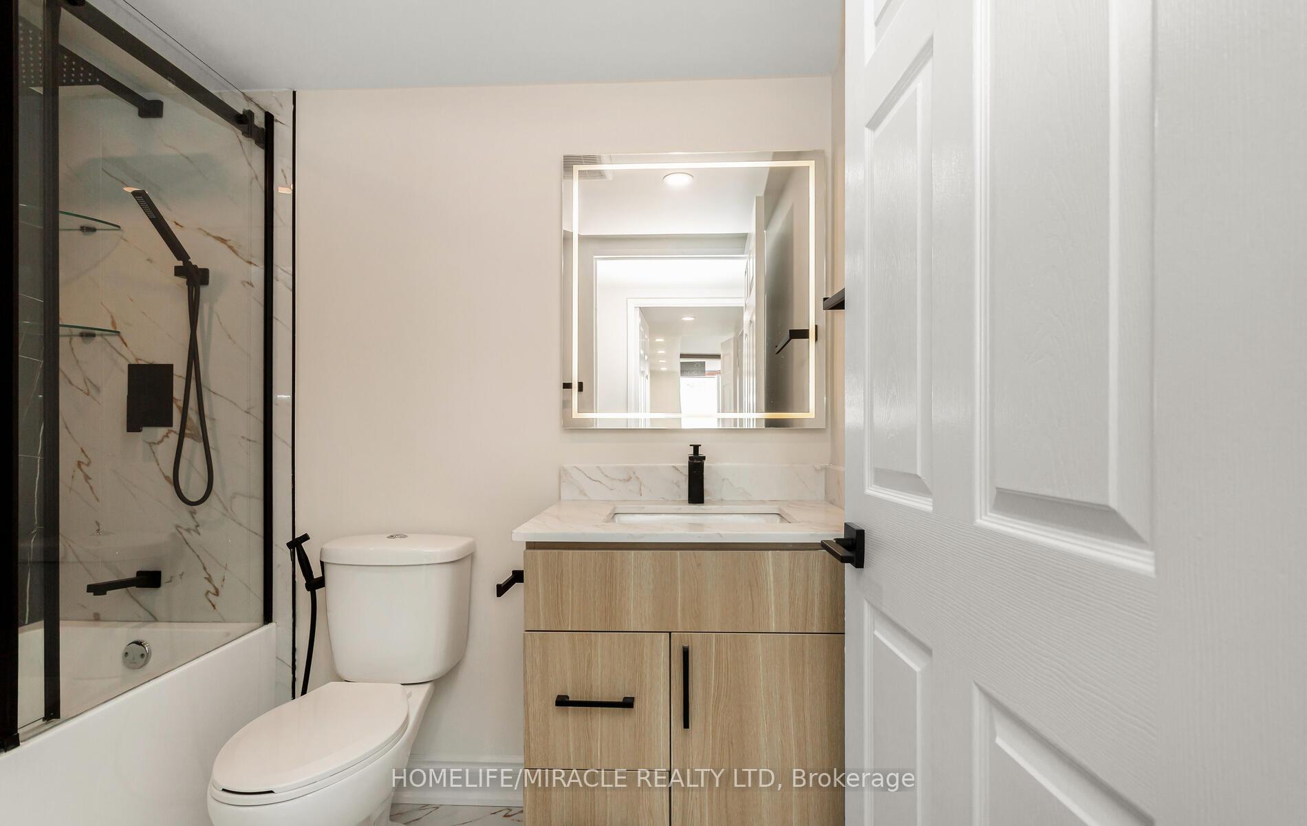 3 Bedrooms Condo at 4450 Tucana, Mississauga For sale