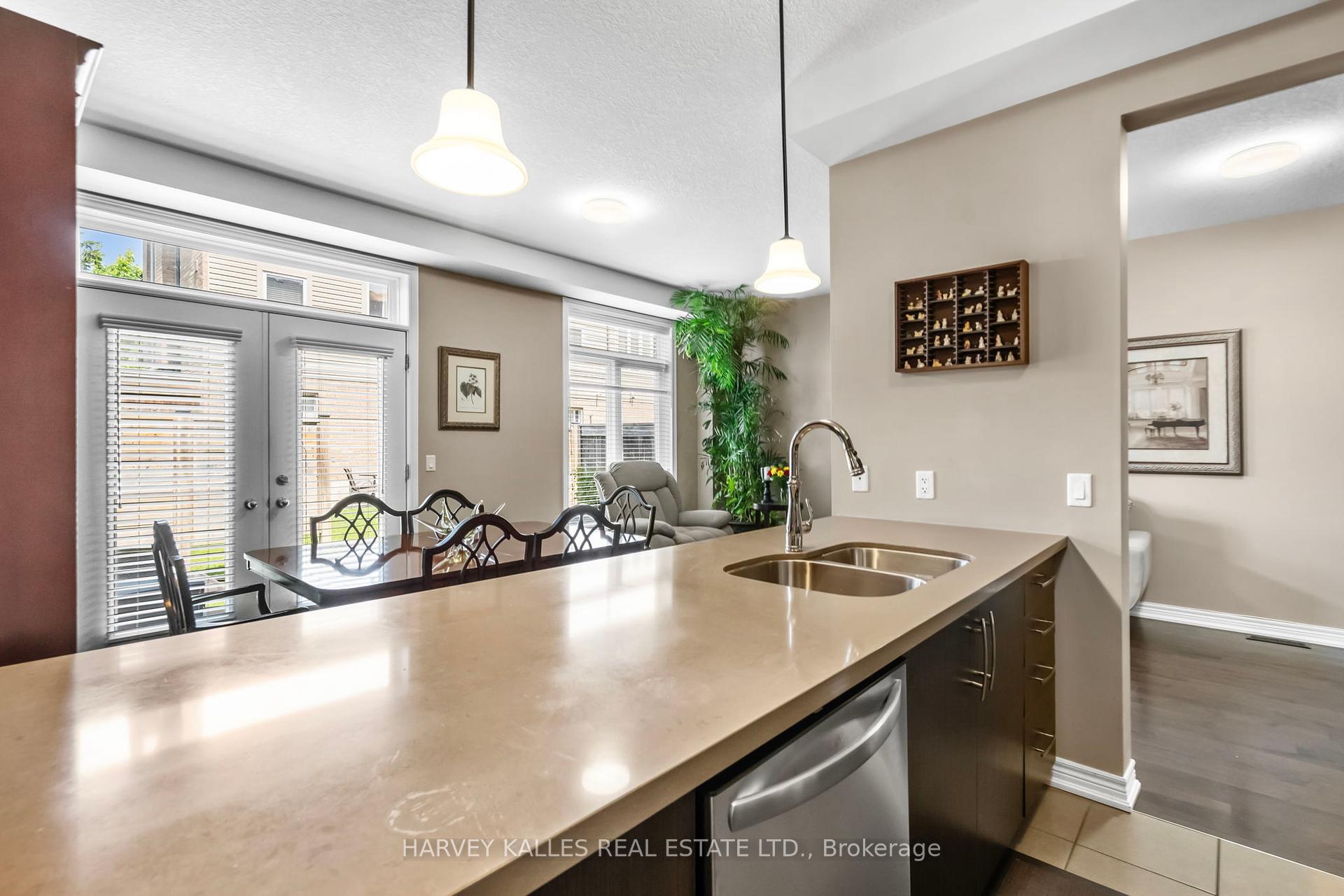3 Bedrooms Condo at 3003 Glover, Burlington For sale