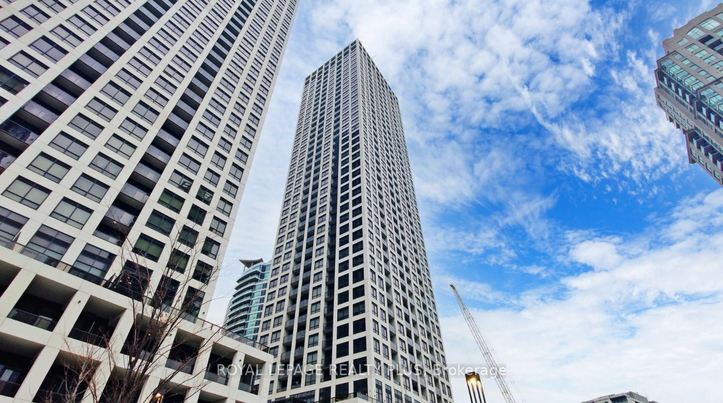 2 Bedrooms Condo at 30 Elm, Mississauga For sale