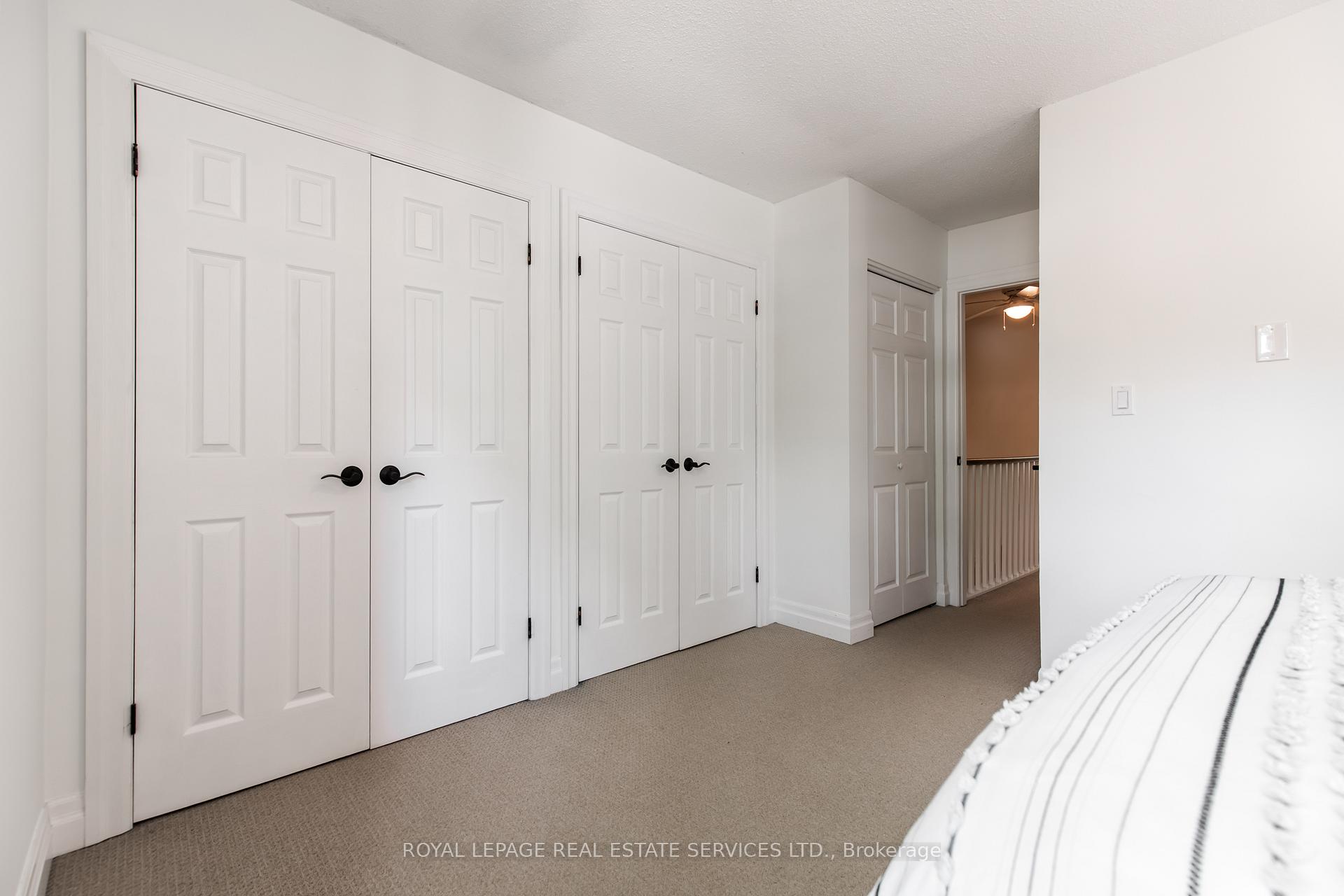 3 Bedrooms Condo at 3122 Lakeshore, Oakville For sale