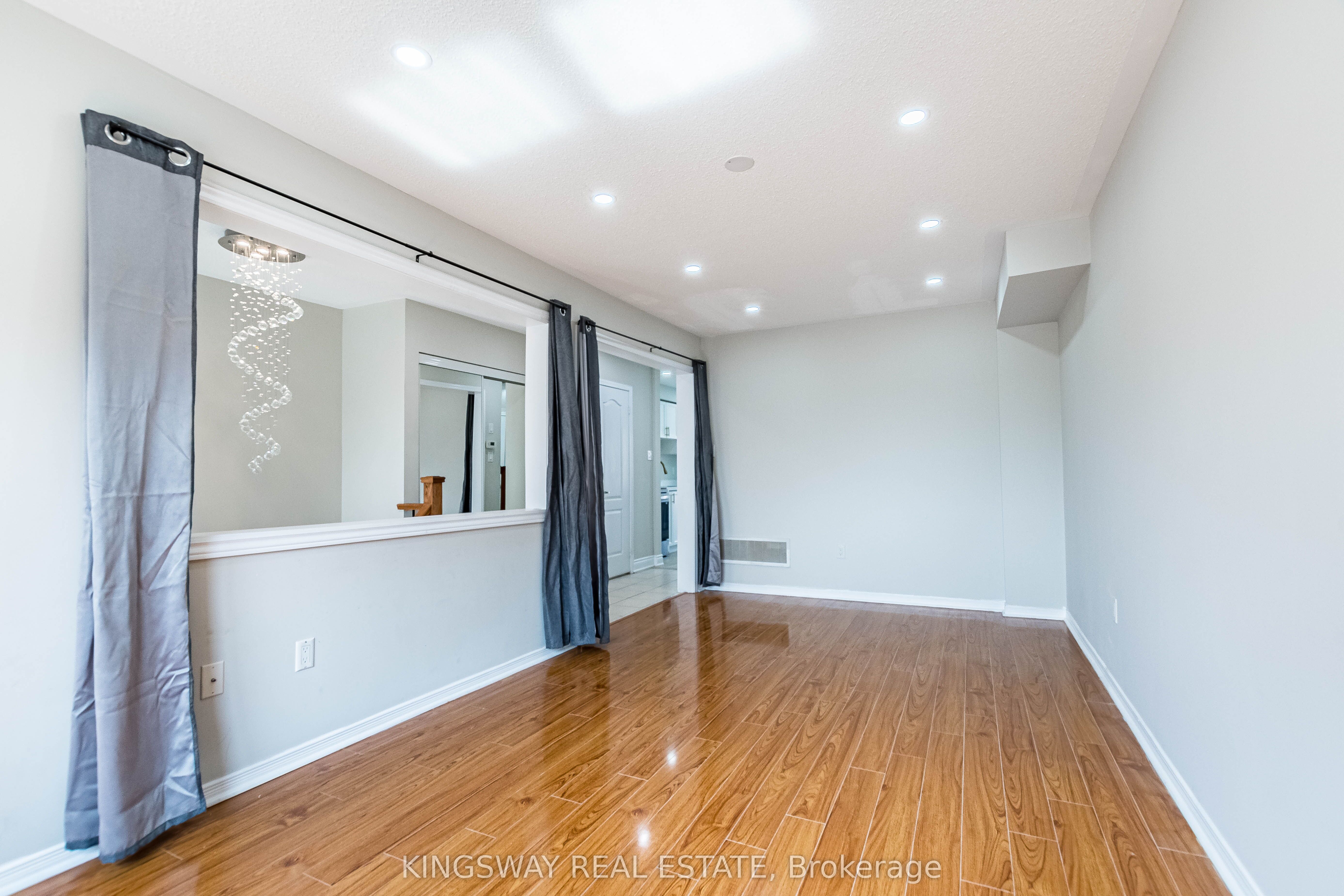 5821 Tiz Road, Mississauga Hurontario