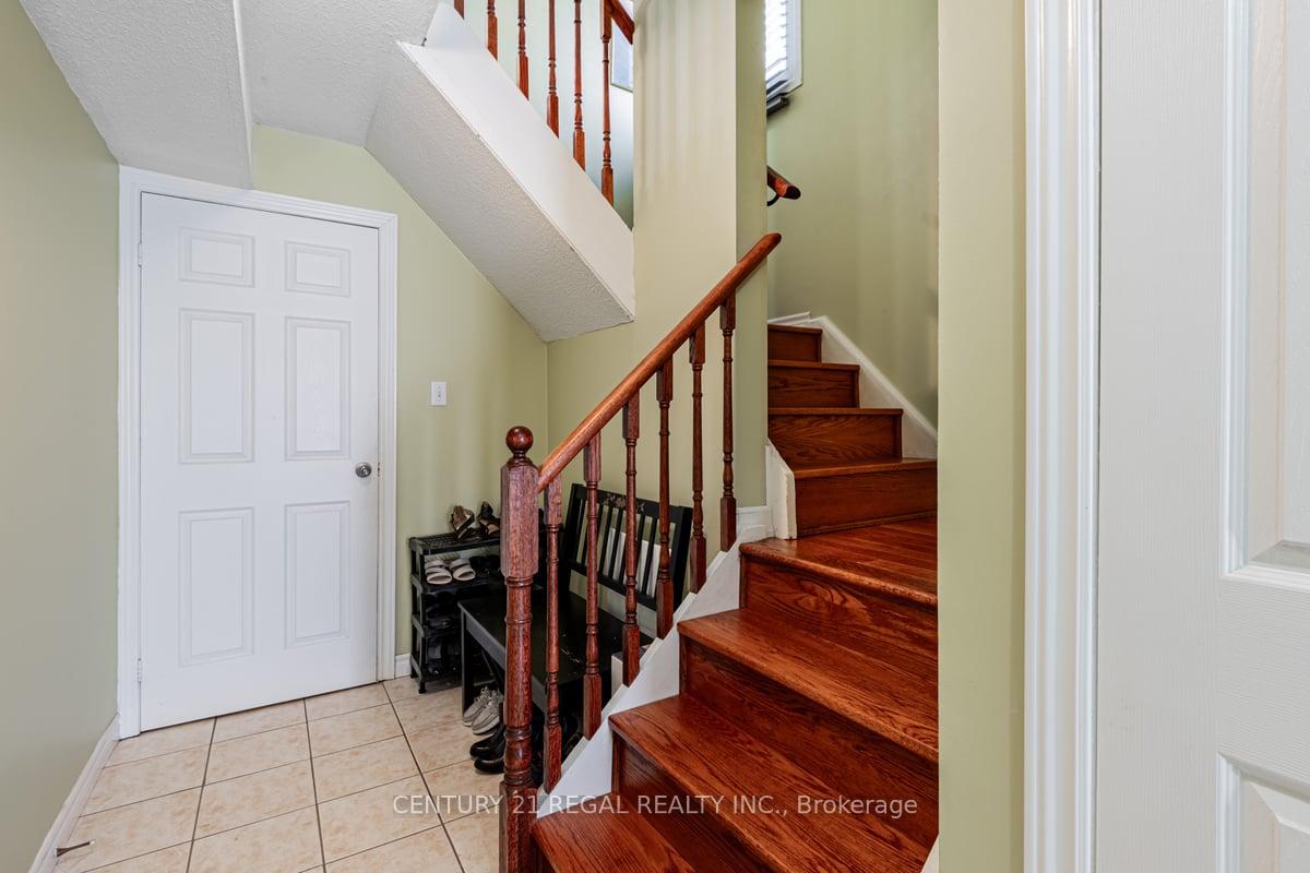 3 Bedrooms Condo at 2359 Birchmount, Toronto For sale