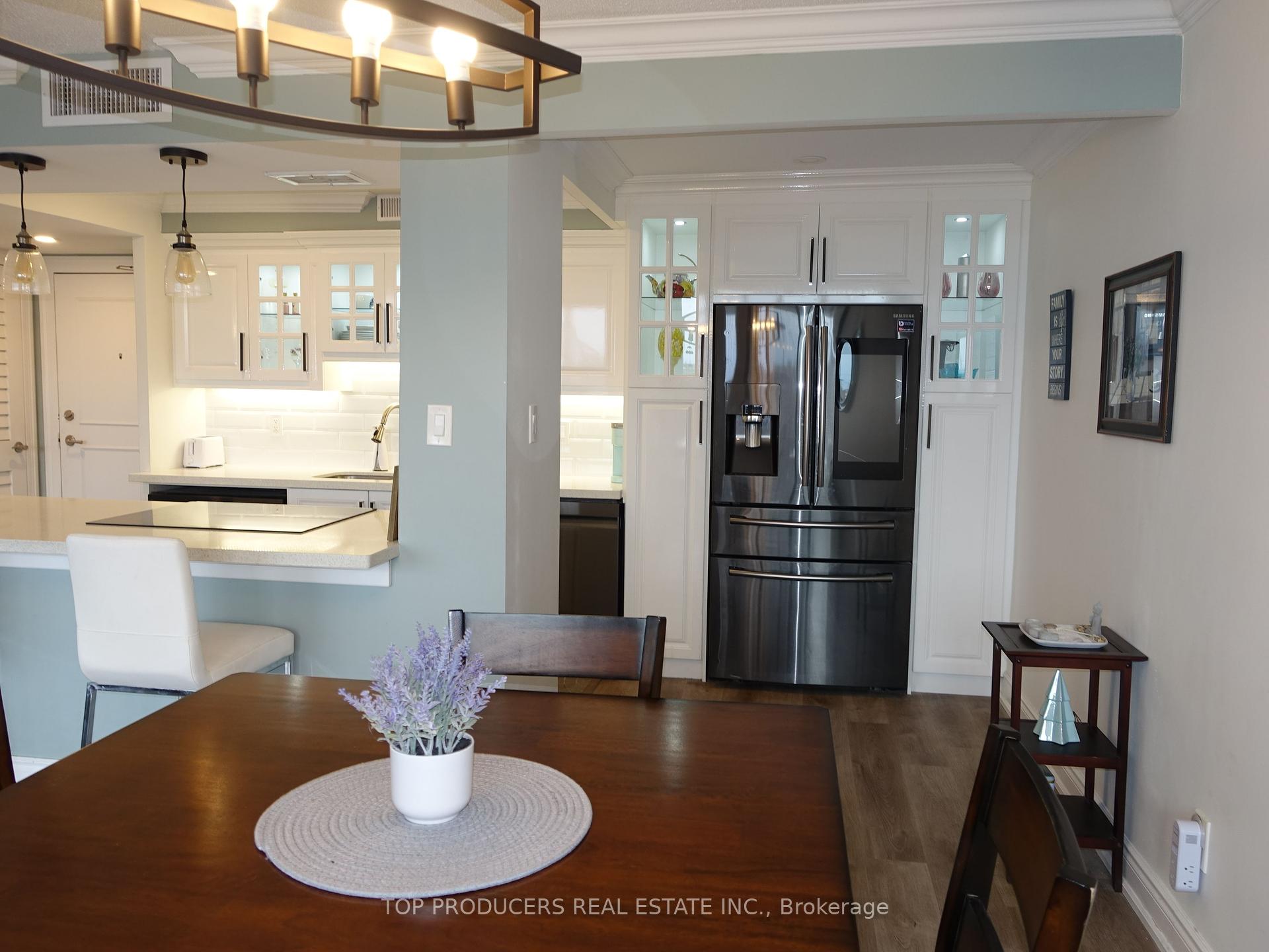 2 Bedrooms Condo at 1333 Bloor,  Mississauga For sale