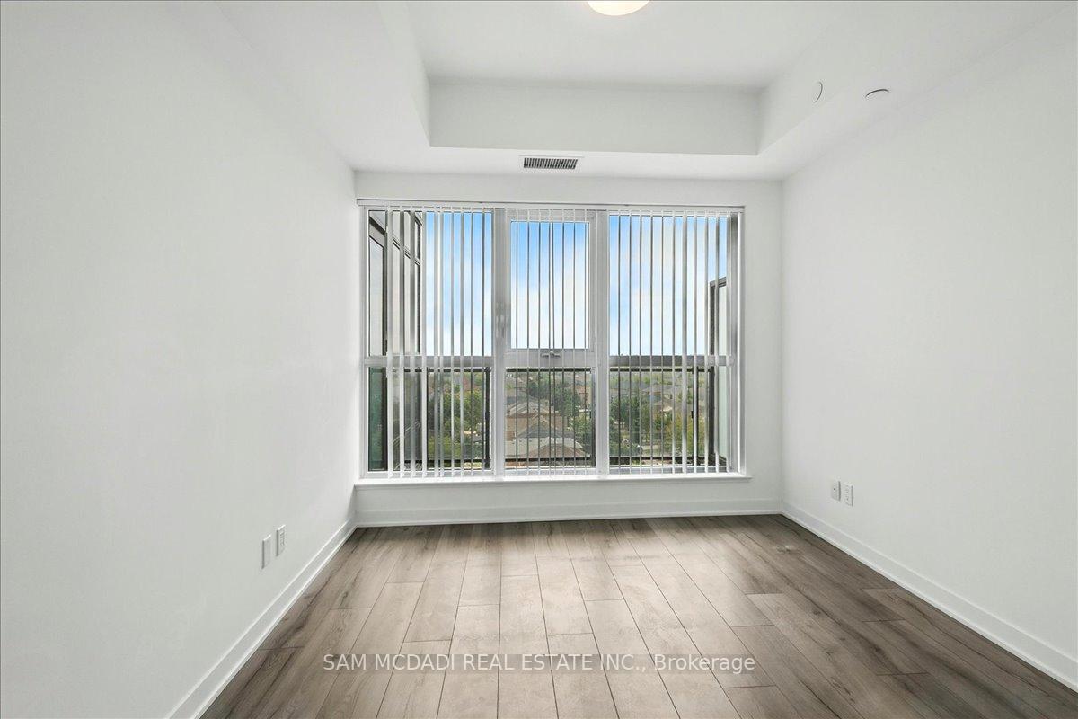 2 Bedrooms Condo at 405 Dundas, Oakville For sale