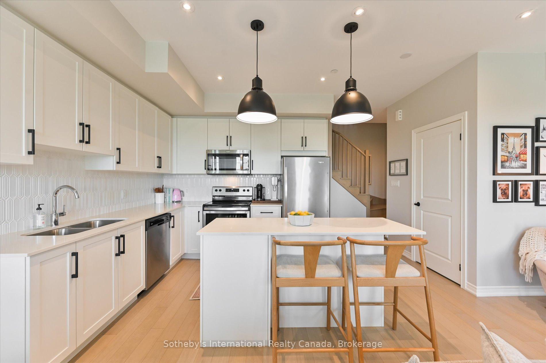 2 Bedrooms Condo at 2199 Lillykin, Oakville For sale