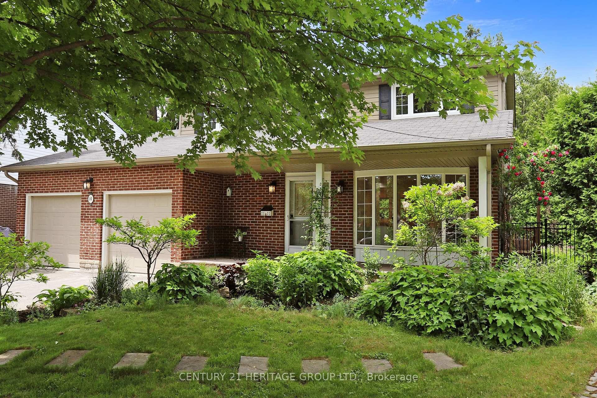 10 Cherry Blossom Lane Markham, Ontario Stunning 4+1 Bedroom, 5 Bathroom Detached Home on a Premium Lot! Located in a quiet residential neighbourhood that's close to the city but offers a serene, country-like feel, this beautifully upgraded and meticulously maintained family home is the perfect blend of comfort and convenience. The home features a spacious eat-in kitchen with an island, breakfast area, quartz countertop, and plenty of pot lights. The open-concept layout, enhanced by large windows, fills the space with natural light and creates a warm, inviting atmosphere throughout. Generous principal rooms are ideal for both everyday living and entertaining. The finished basement with a separate entrance adds valuable extra living space and privacy, perfect for extended family, guests, or a home office. Step outside to your private backyard oasis, complete with a stone patio, lush manicured landscaping, and a full in-ground sprinkler system, perfect for entertaining or peaceful relaxation. All of this is just steps from Toronto Ladies Golf Club, Thornhill Golf & Country Club, parks, top-rated schools, Yonge Street, Hwy 7, Hwy 407, shops, restaurants, and more!