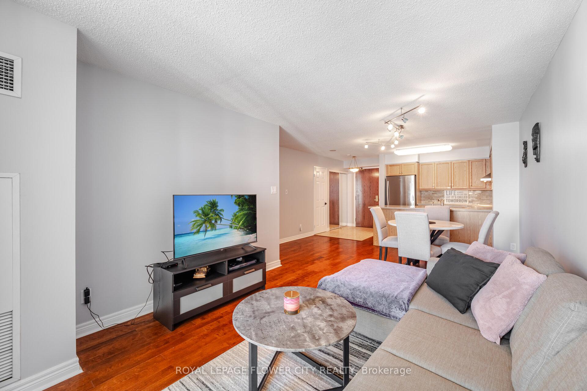 2 Bedrooms Condo at 156 Enfield, Mississauga For sale