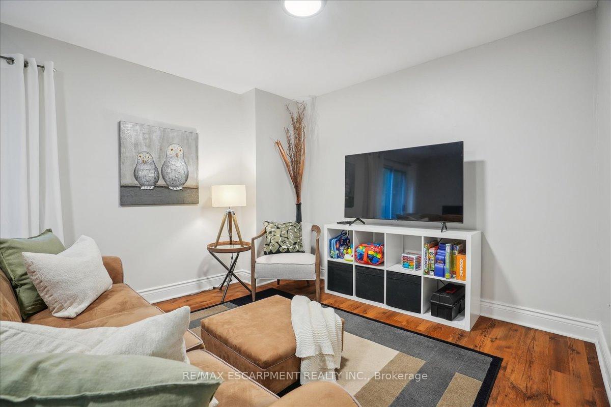 3 Bedrooms Condo at 680 Regency, Burlington For sale