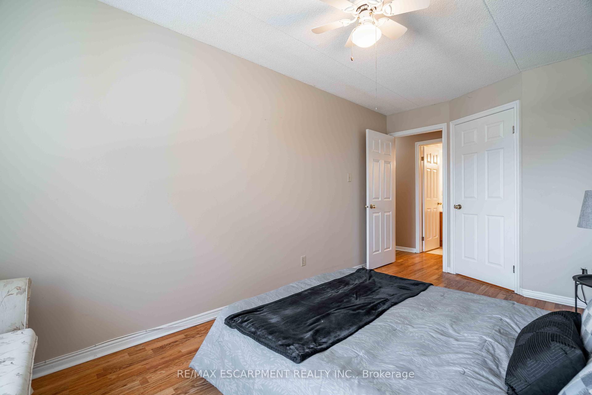 2 Bedrooms Condo at 416 Limeridge, Hamilton For sale
