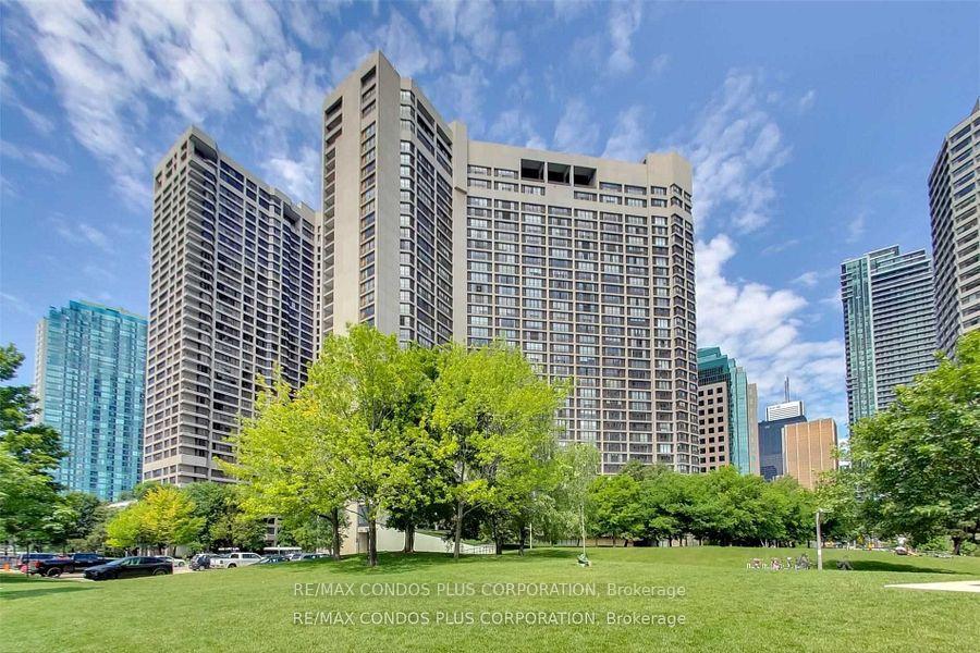 1 Bedroom Condo at 33 Harbour, Toronto For sale
