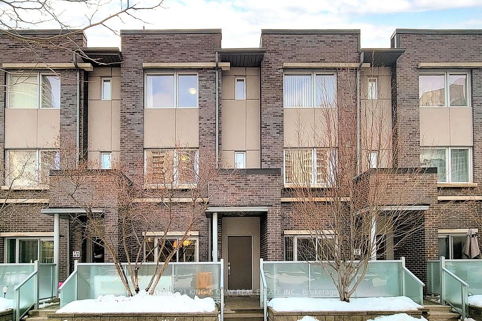 315 Village Green Square