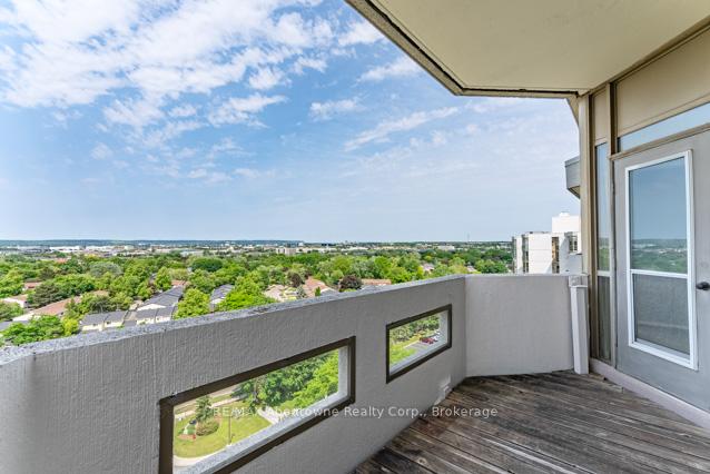 2 Bedrooms Condo at 5080 Pinedale, Burlington For sale