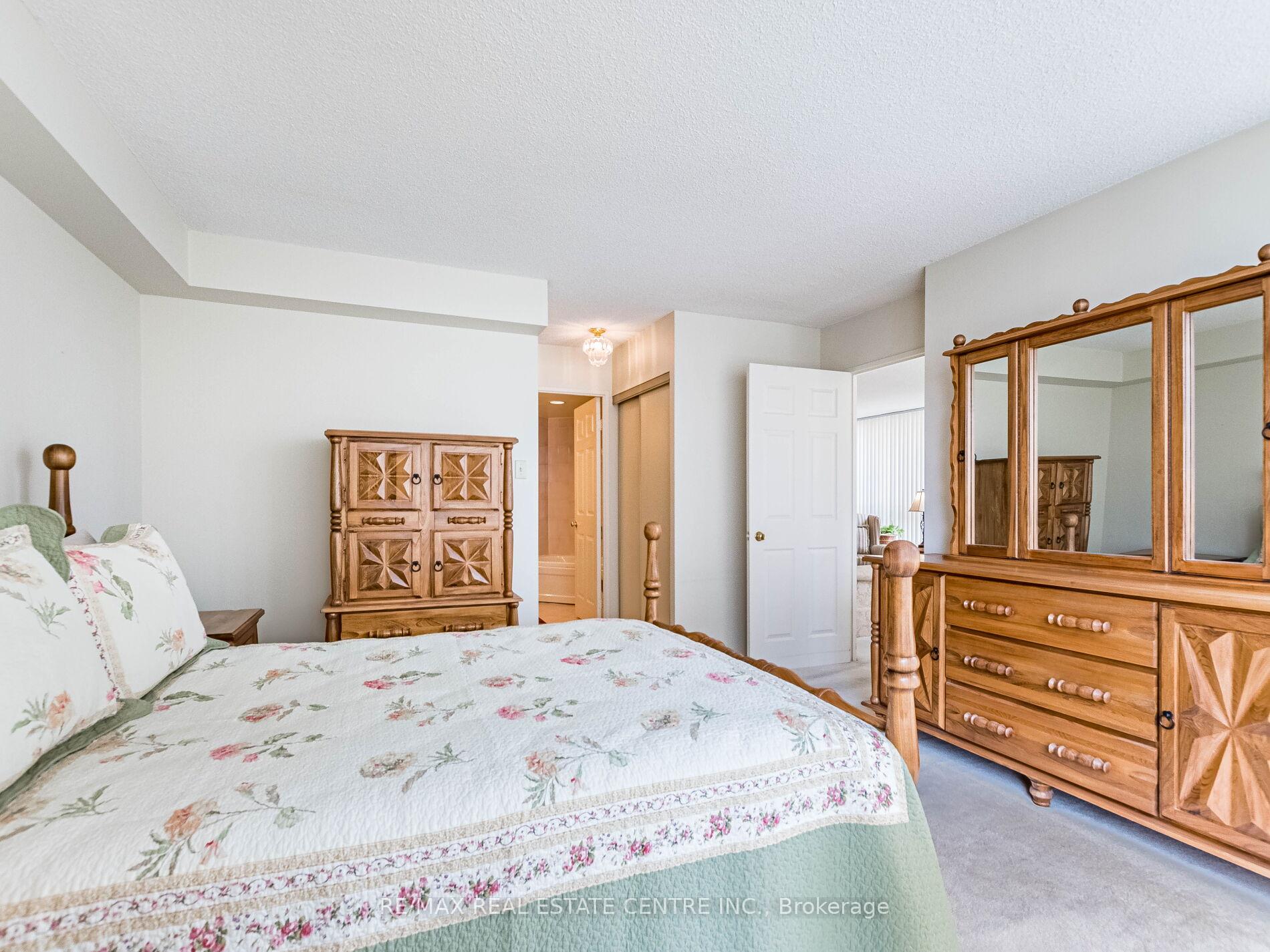 1 Bedroom Condo at 55 Elm, Mississauga For sale