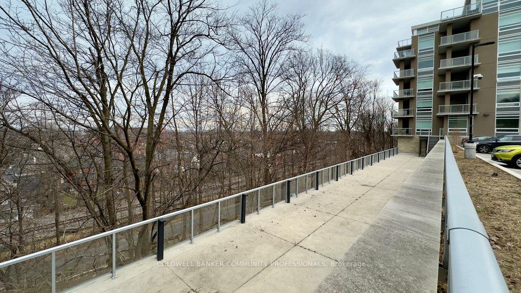 2 Bedrooms Condo at 467 Charlton, Hamilton For sale
