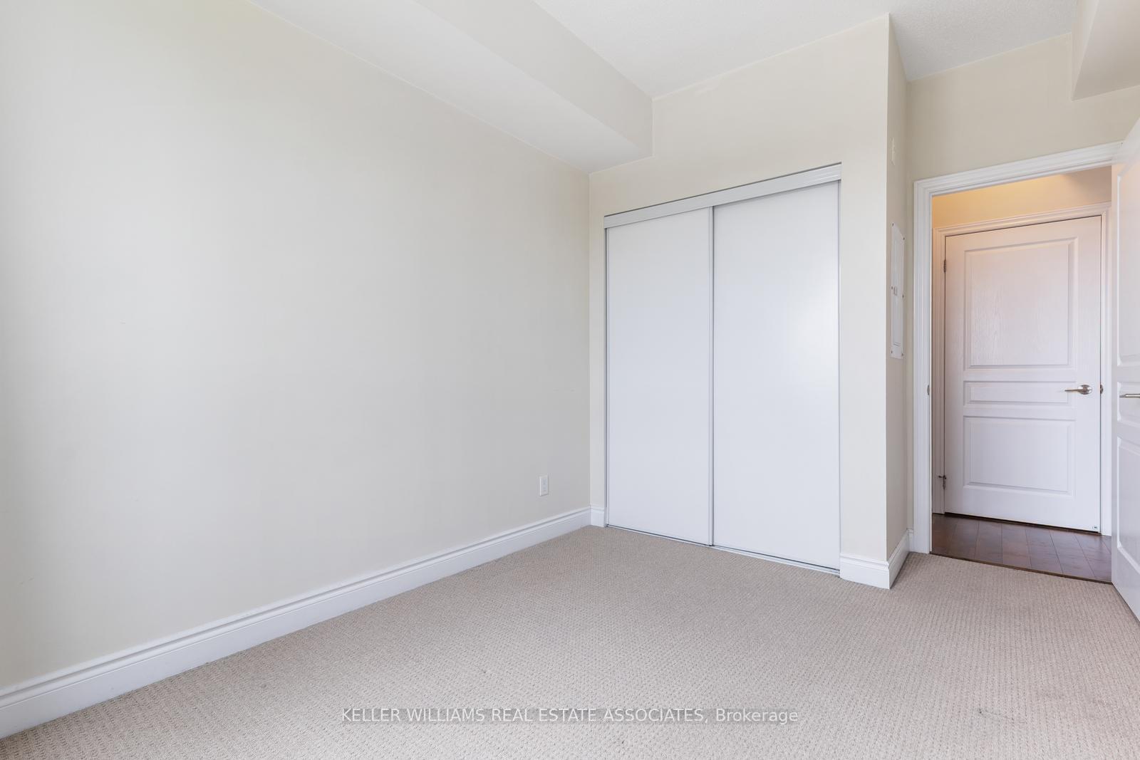 2 Bedrooms Condo at 3170 Erin Mills, Mississauga For sale