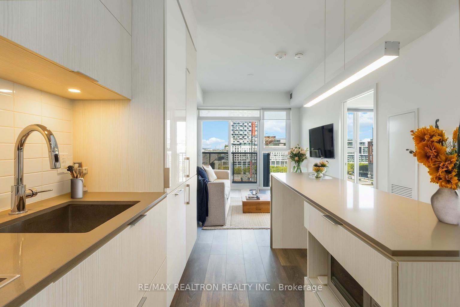 2 Bedrooms Condo at 20 Richardson, Toronto For sale