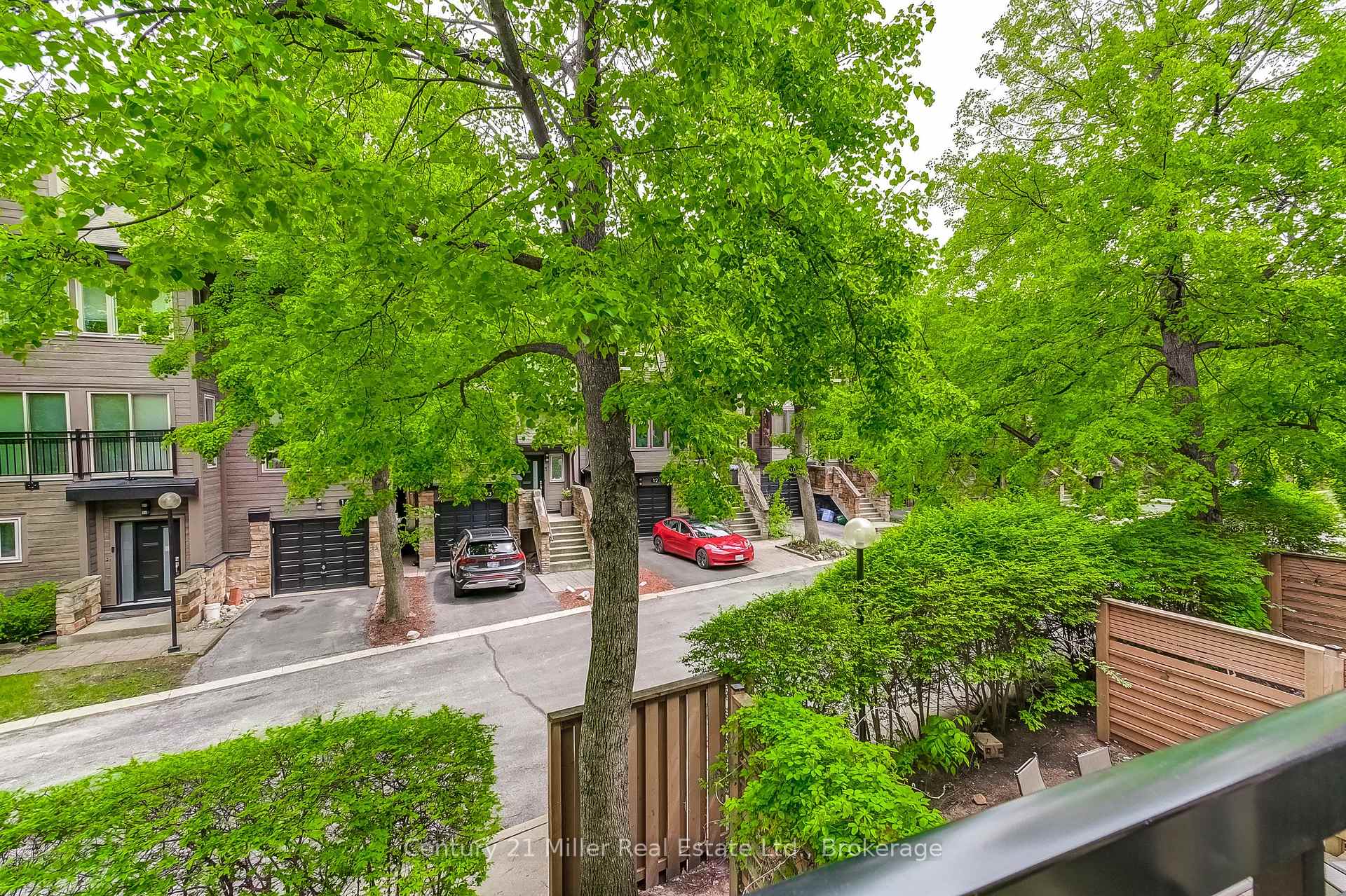 3 Bedrooms Condo at 1120 Queens, Oakville For sale