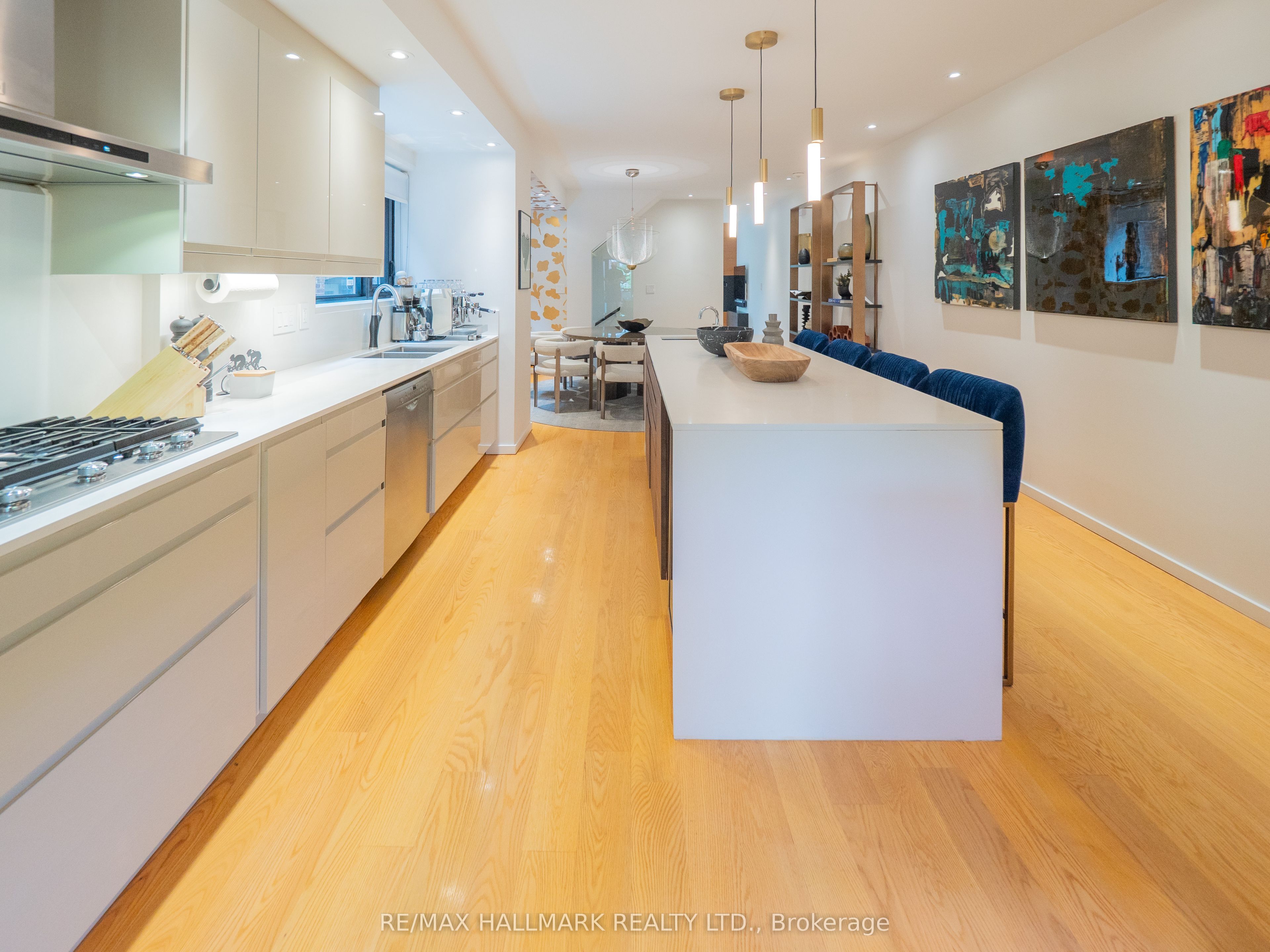12 Thorncliffe Avenue, Toronto, ON M4K 1V5