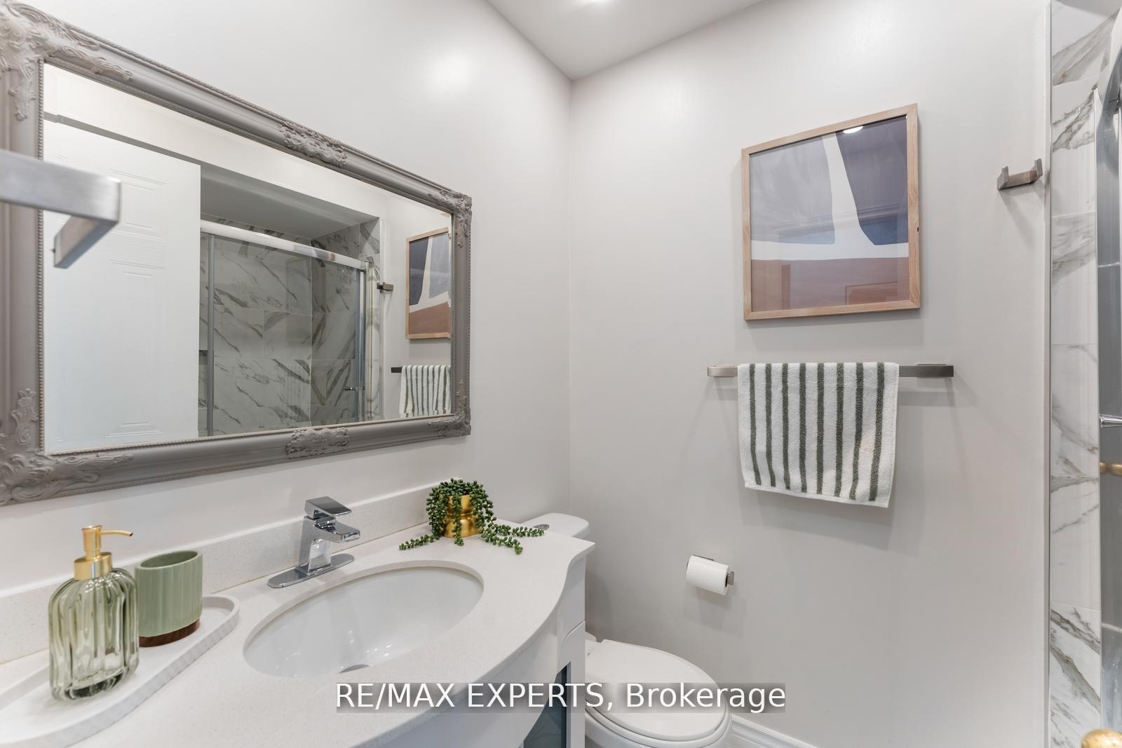 5 Bedrooms Condo at 1484 Torrington, Mississauga For sale