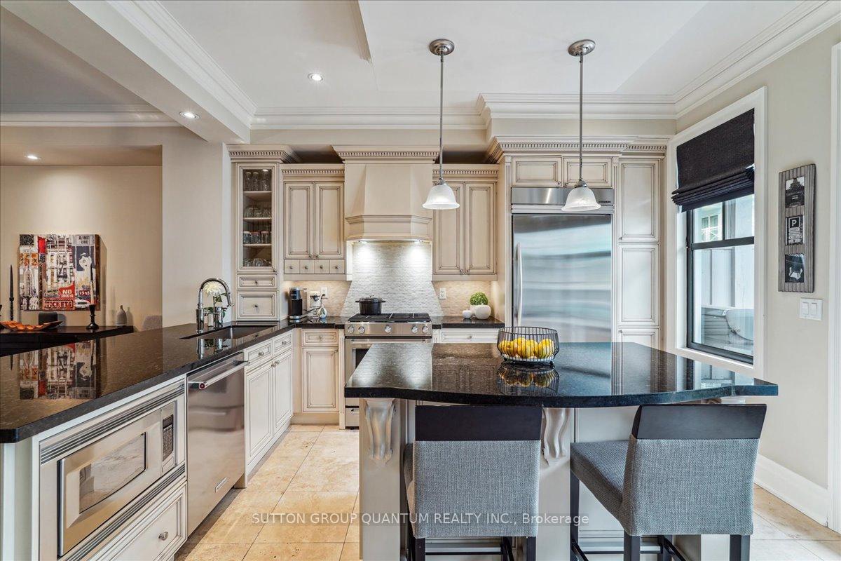 2 Bedrooms Condo at 2378 Marine, Oakville For sale
