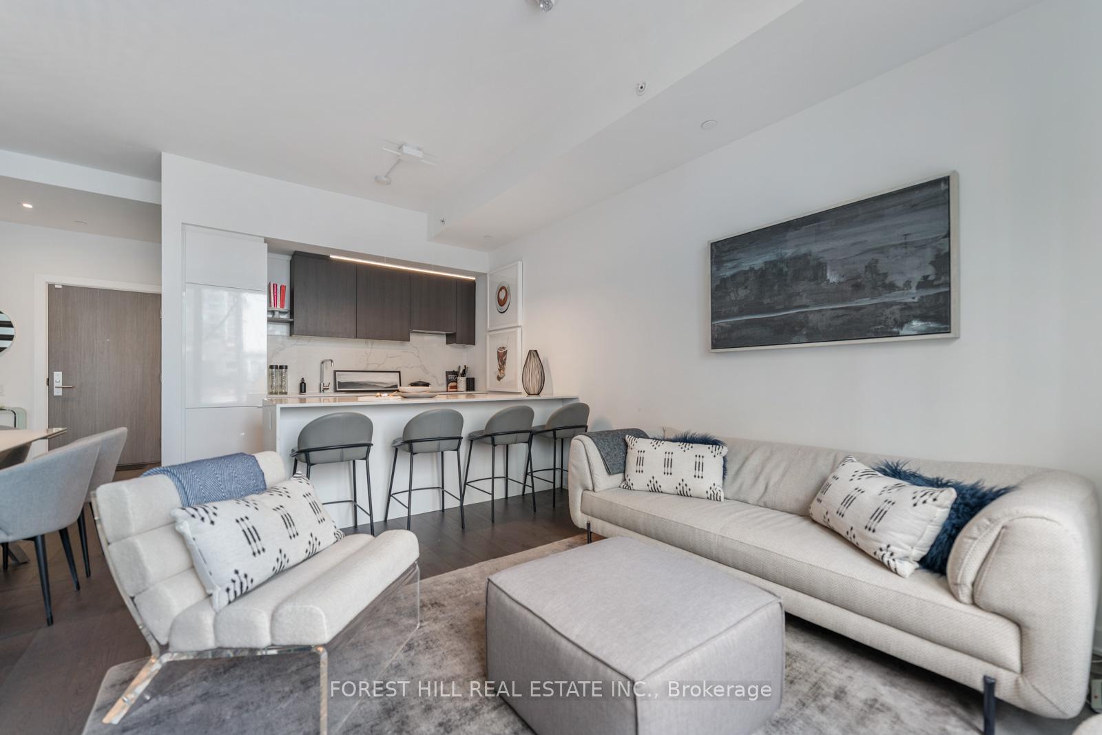2 Bedrooms Condo at 161 Roehampton, Toronto For sale