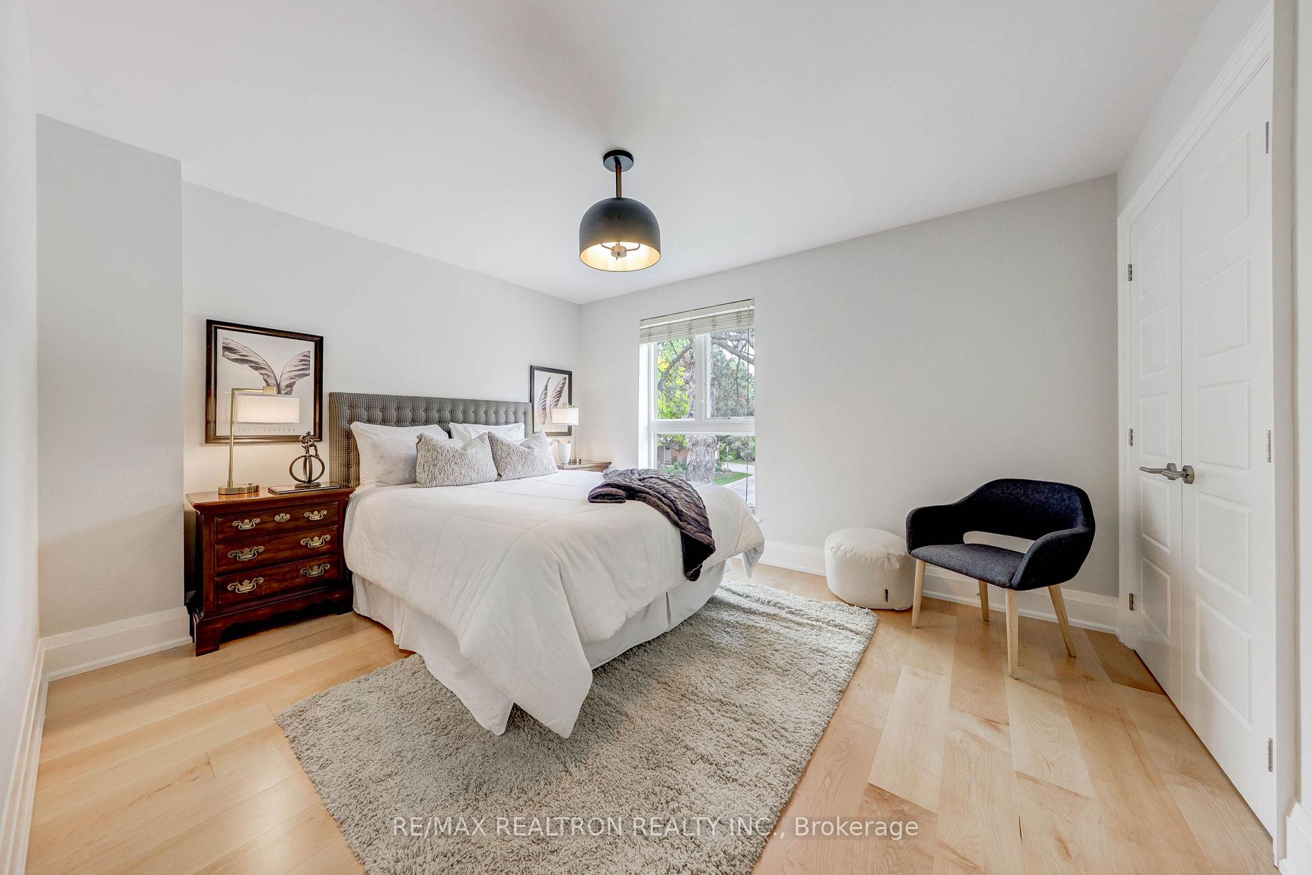 5 Bedrooms Condo at 14 Anvil Millway, Toronto For sale