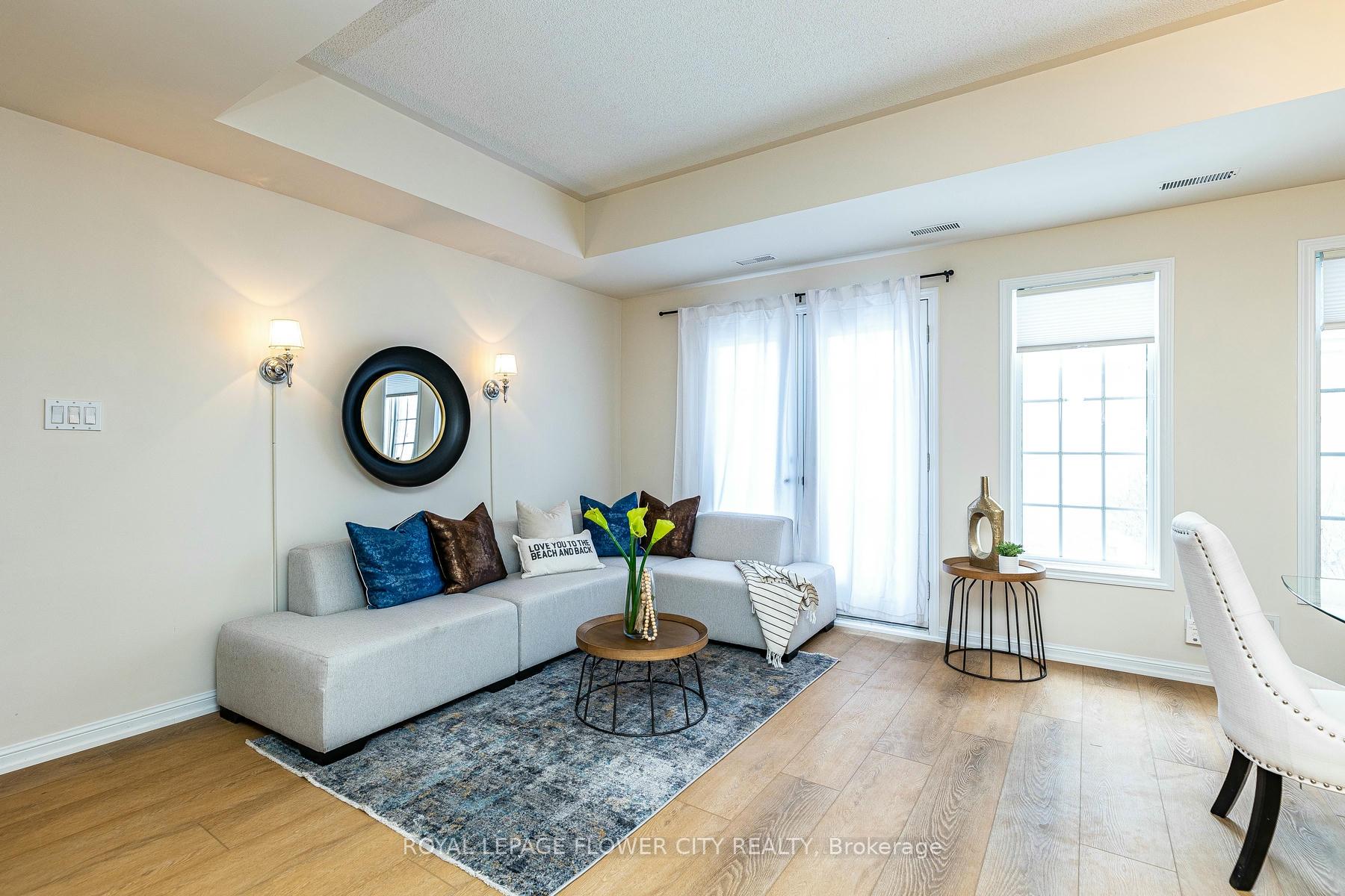 2 Bedrooms Condo at 11 Niagara,  Toronto For sale