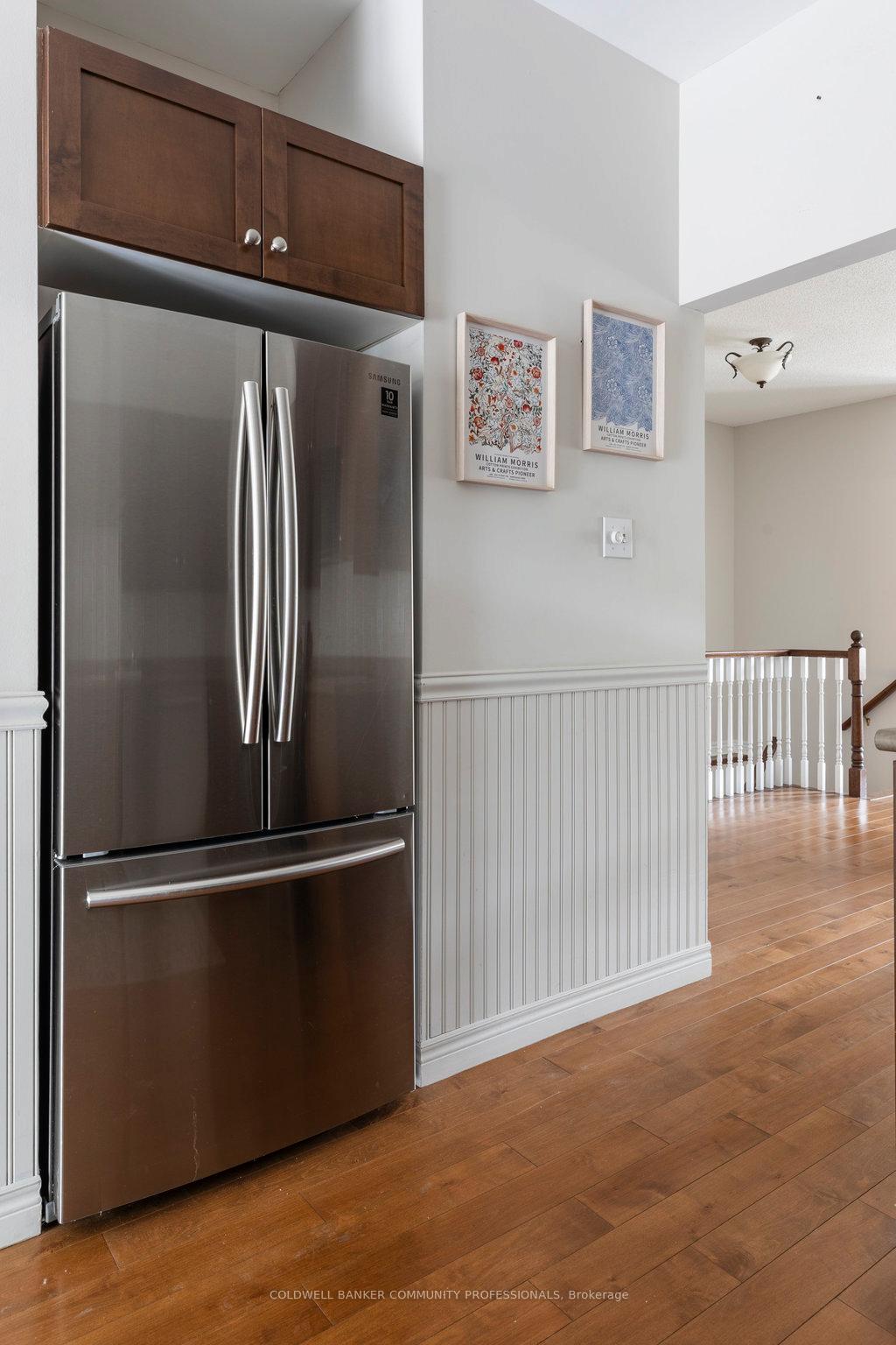 2 Bedrooms Condo at 130 Southbrook, Hamilton For sale