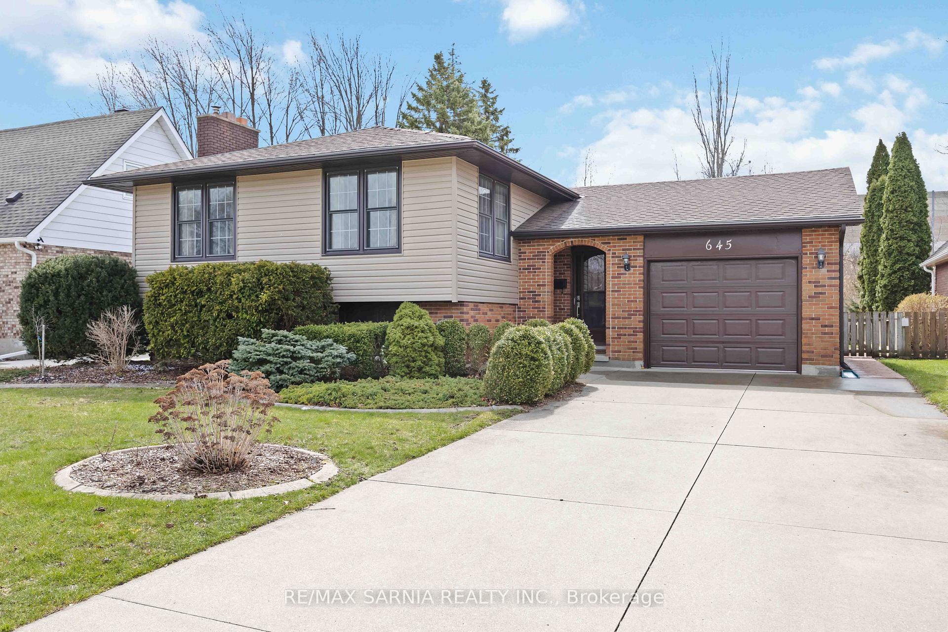 645 Winchester Crescent, Sarnia, ON N7S 4P6
