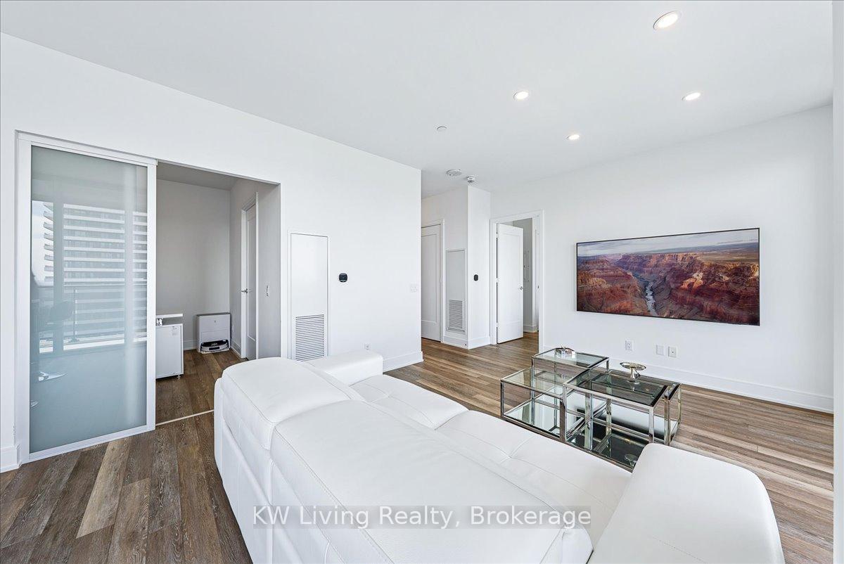 2 Bedrooms Condo at 70 Annie Craig, Toronto For sale
