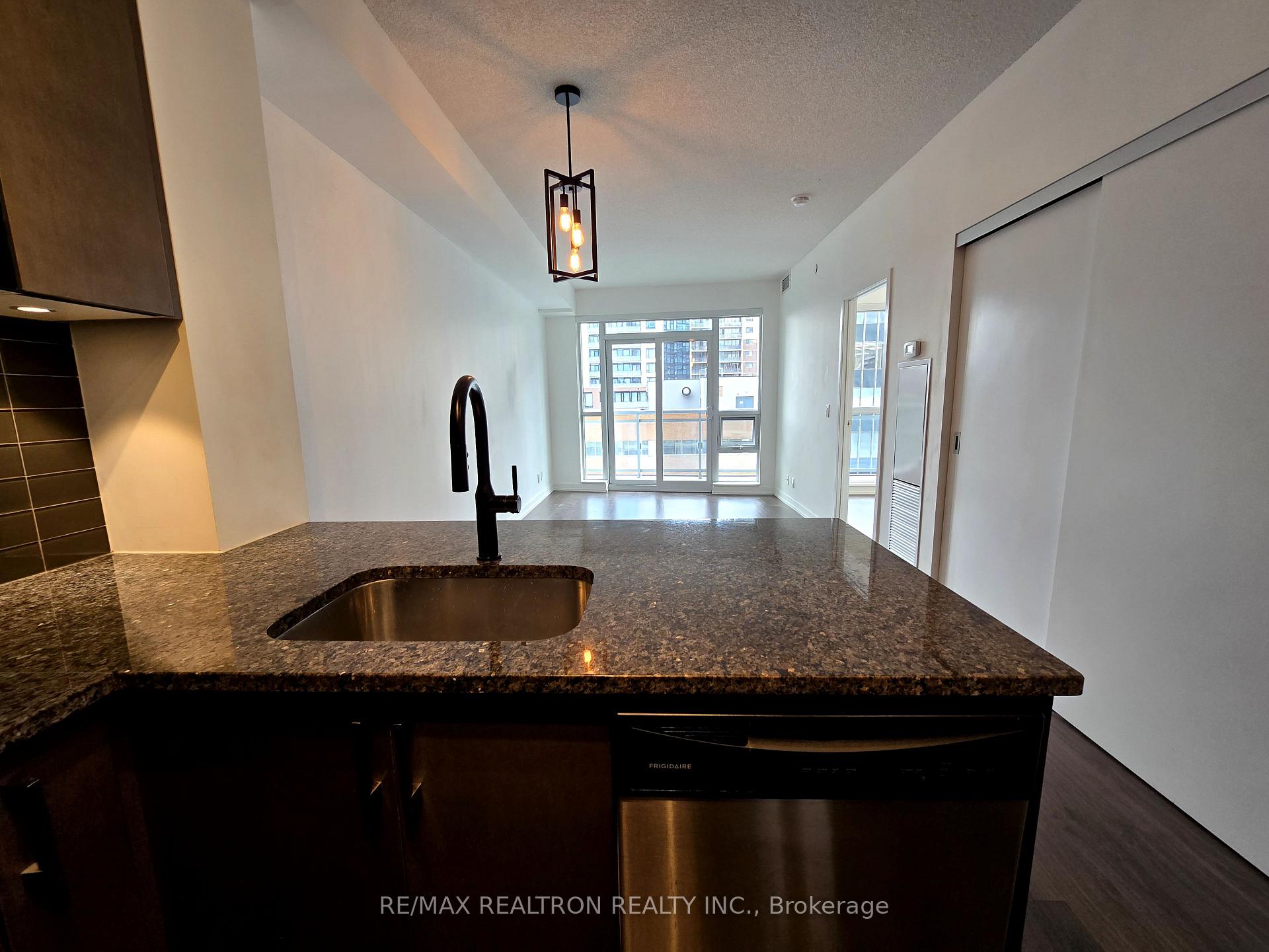 2 Bedrooms Condo at 89 Dunfield,  Toronto For sale
