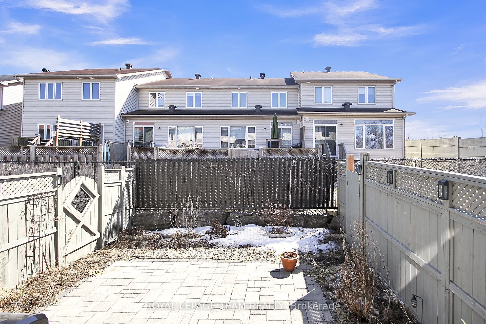 214 Cityview Crescent