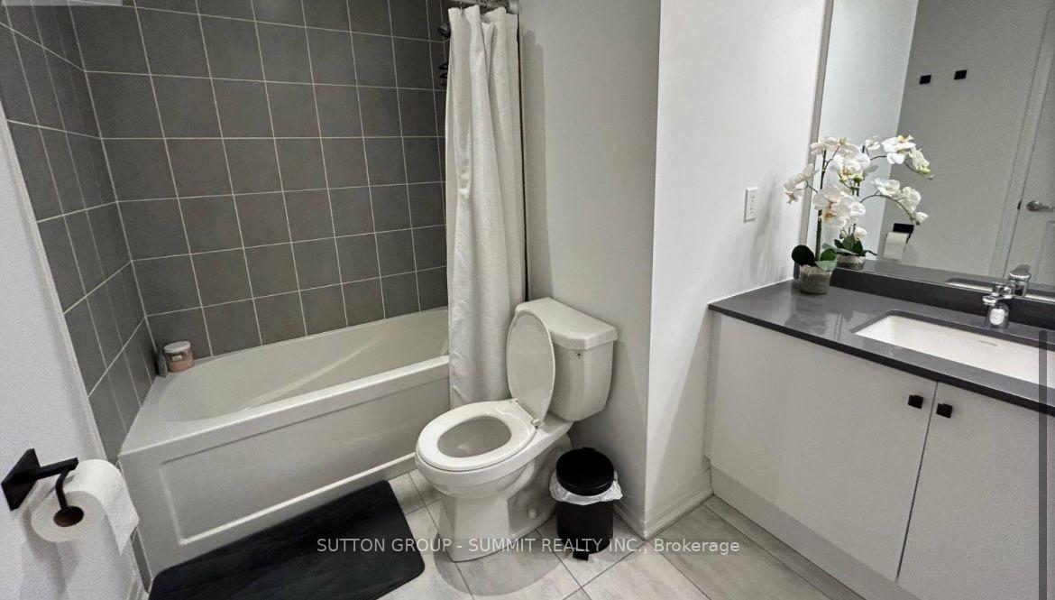 2 Bedrooms Condo at 650 Atwater,  Mississauga For sale