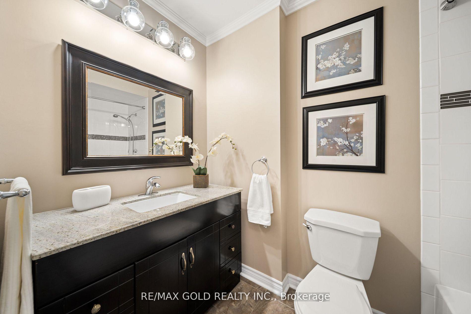 4 Bedrooms Condo at 1050 Shawnmarr, Mississauga For sale