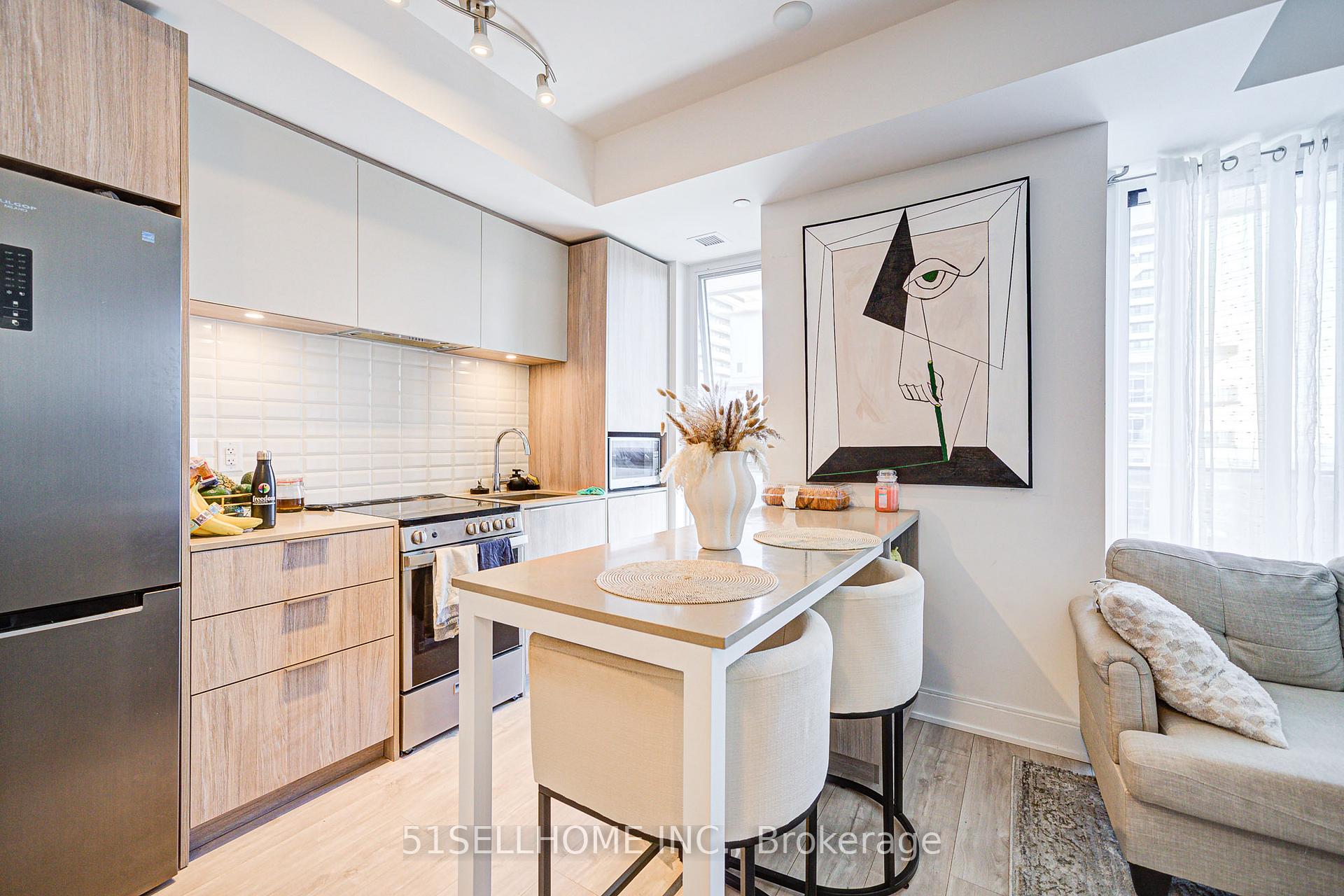 2 Bedrooms Condo at 70 Annie Craig, Toronto For sale