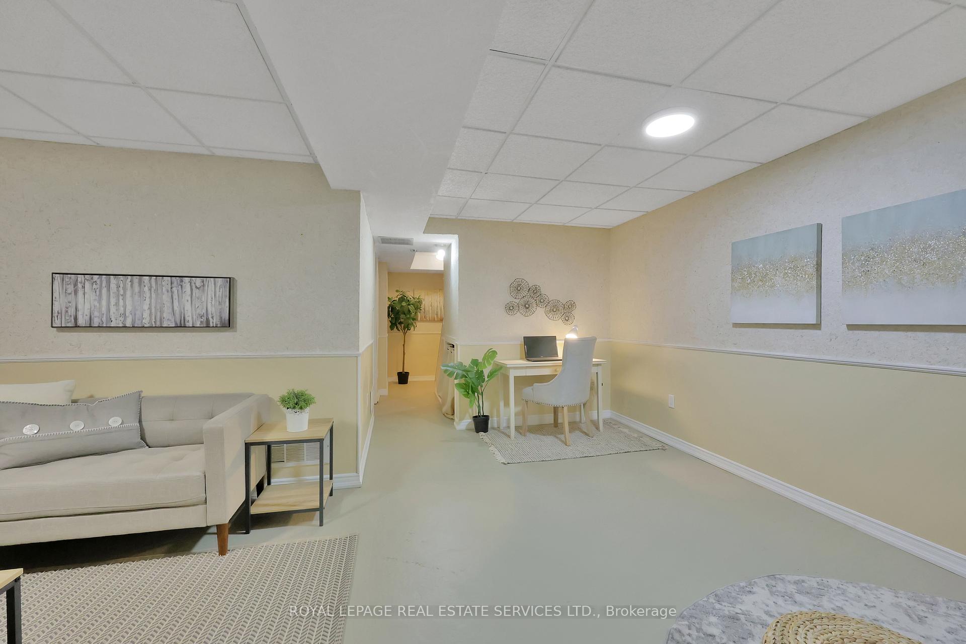 3 Bedrooms Condo at 3125 Fifth, Mississauga For sale