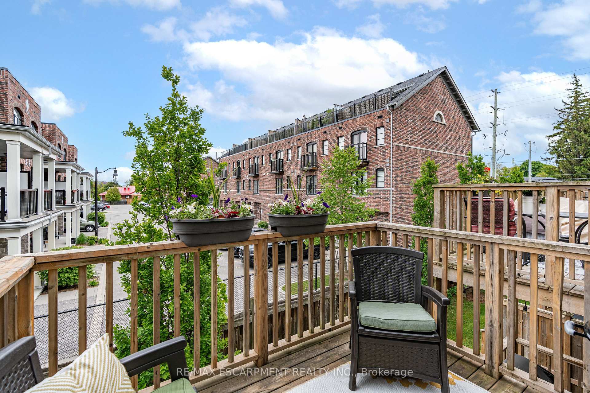 3 Bedrooms Condo at 215 Dundas, Hamilton For sale