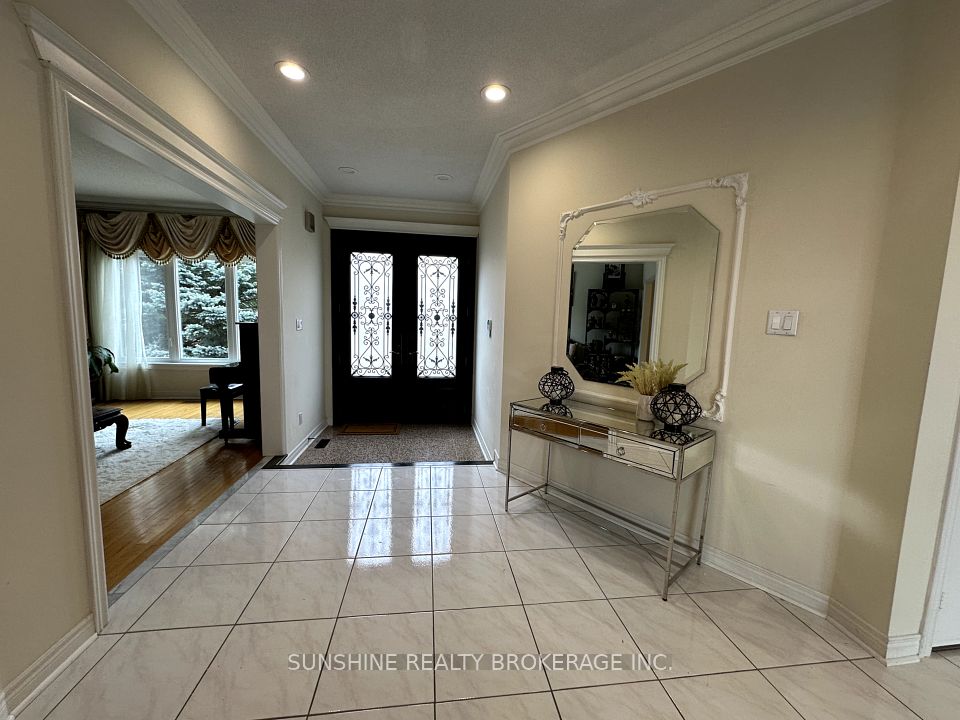 61 Henricks Crescent, Richmond Hill, ON L4B 3W3