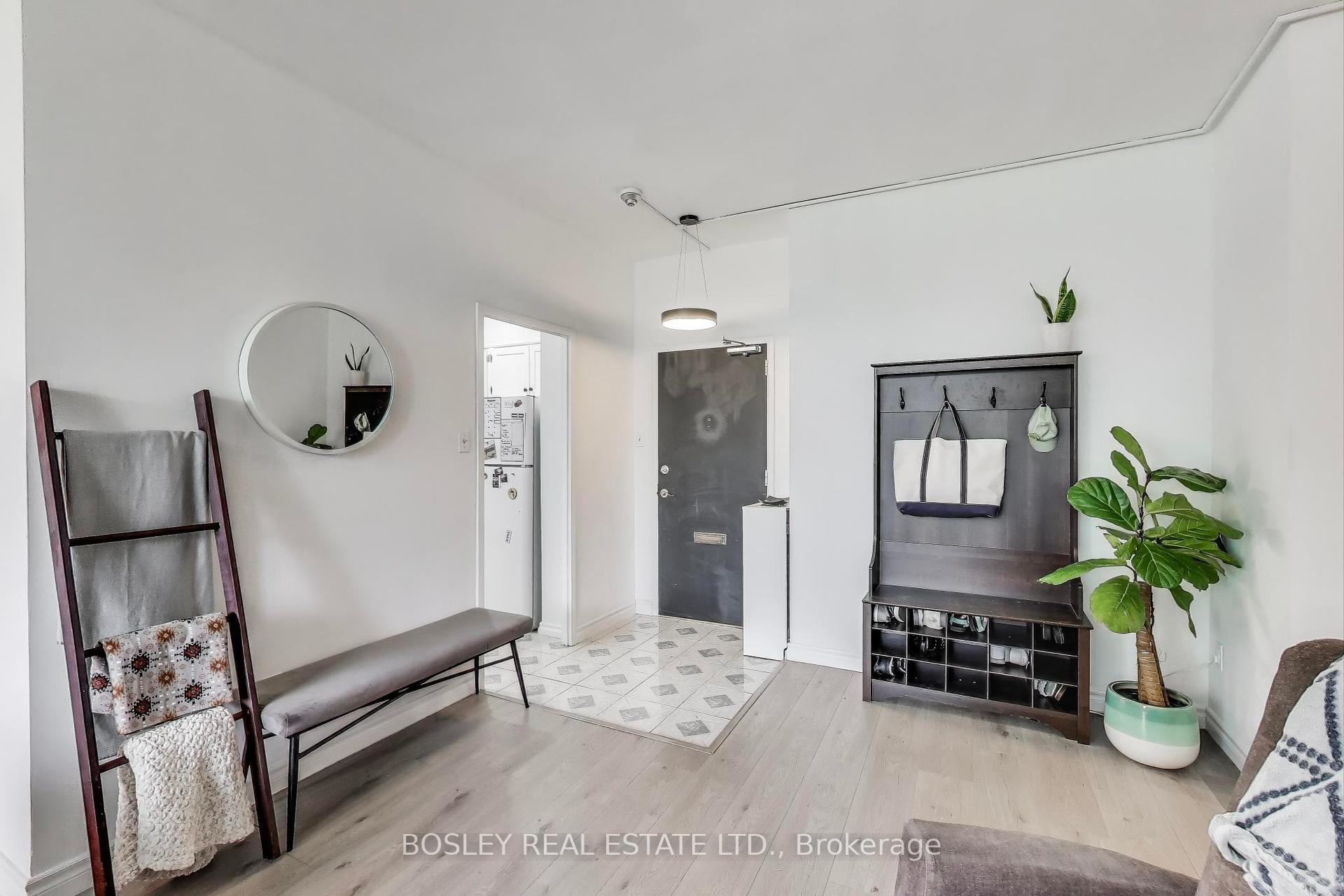 2 Bedrooms Condo at 10 Parkway Forest, Toronto For sale