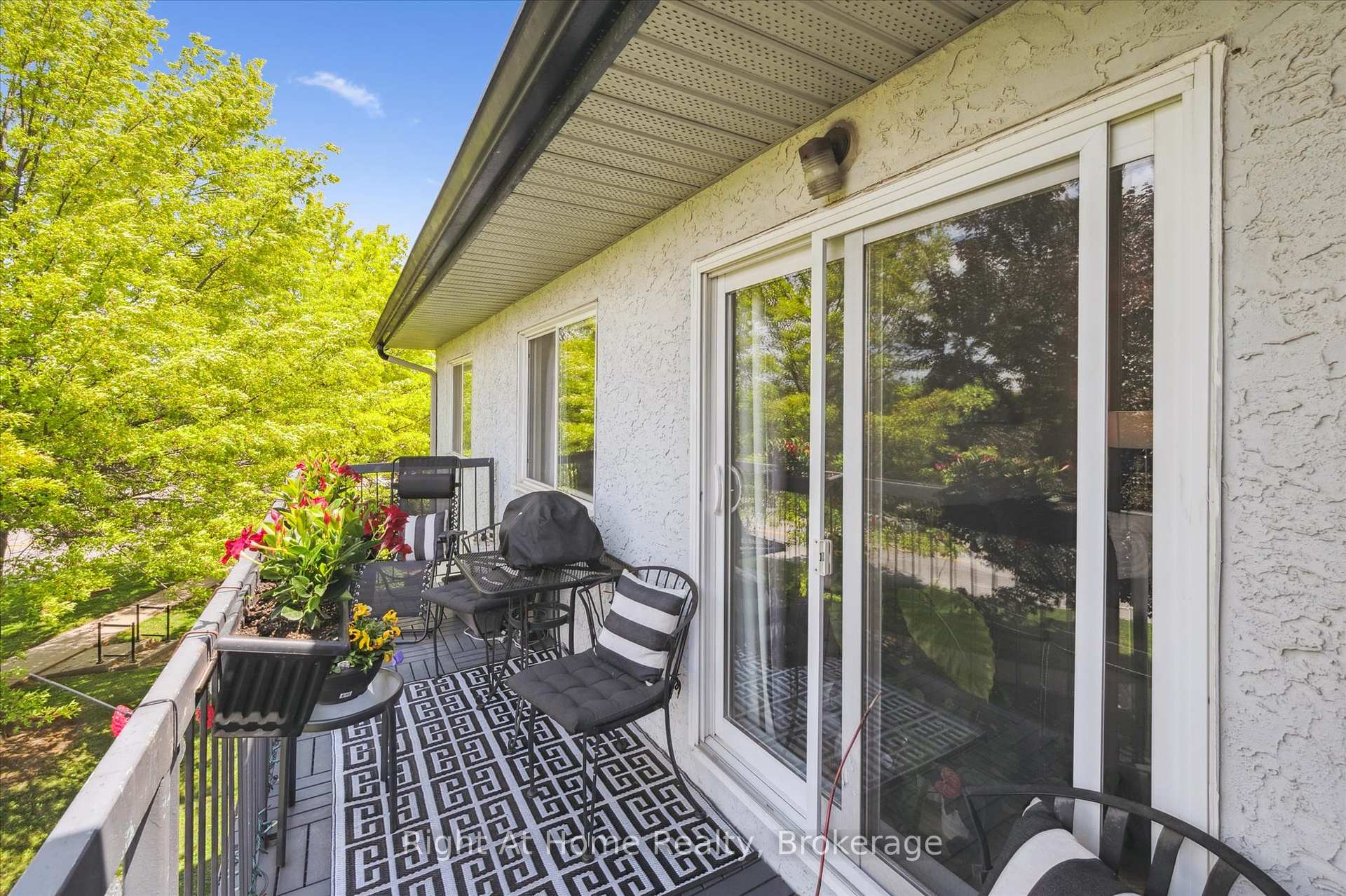 2 Bedrooms Condo at 1450 Glen Abbey, Oakville For sale
