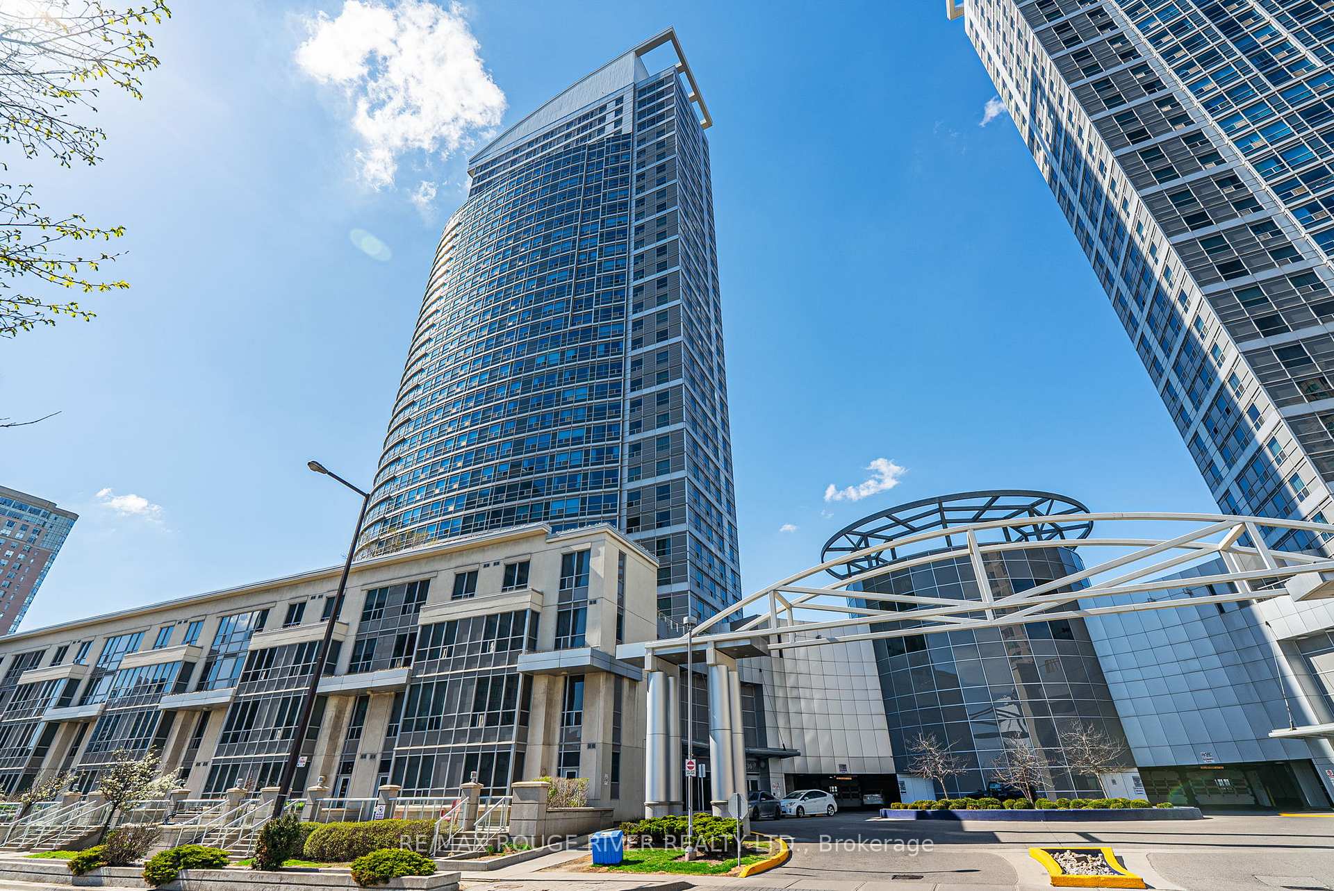 2 Bedrooms Condo at 36 Lee Centre, Toronto For sale