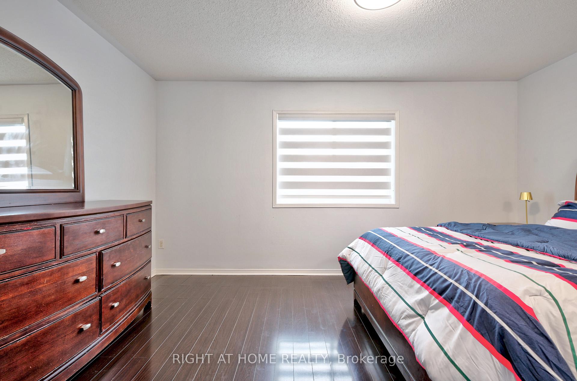 3 Bedrooms Condo at 4600 Kimbermount, Mississauga For sale