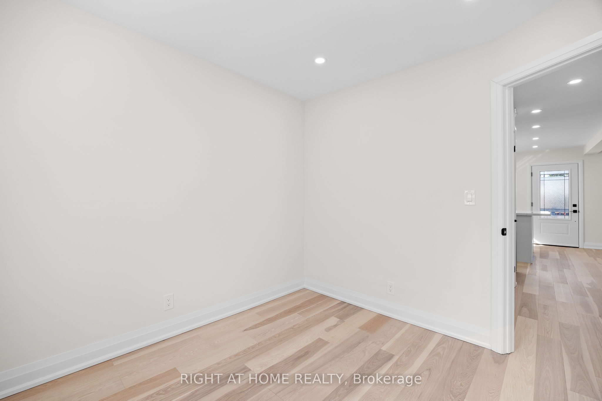 961 Victoria Park Avenue