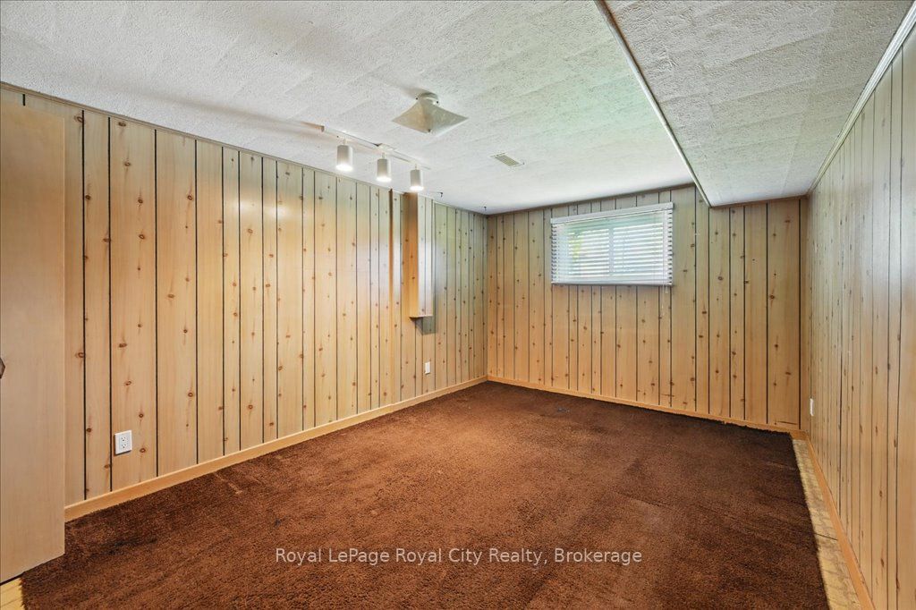 701 Castleguard Crescent