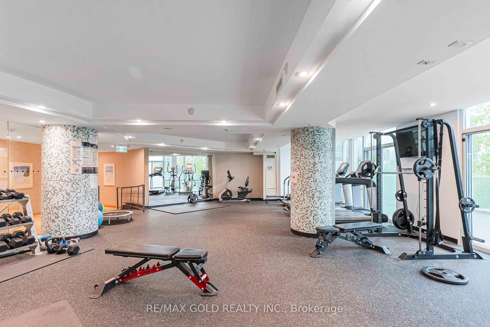 3 Bedrooms Condo at 3939 Duke Of York, Mississauga For sale